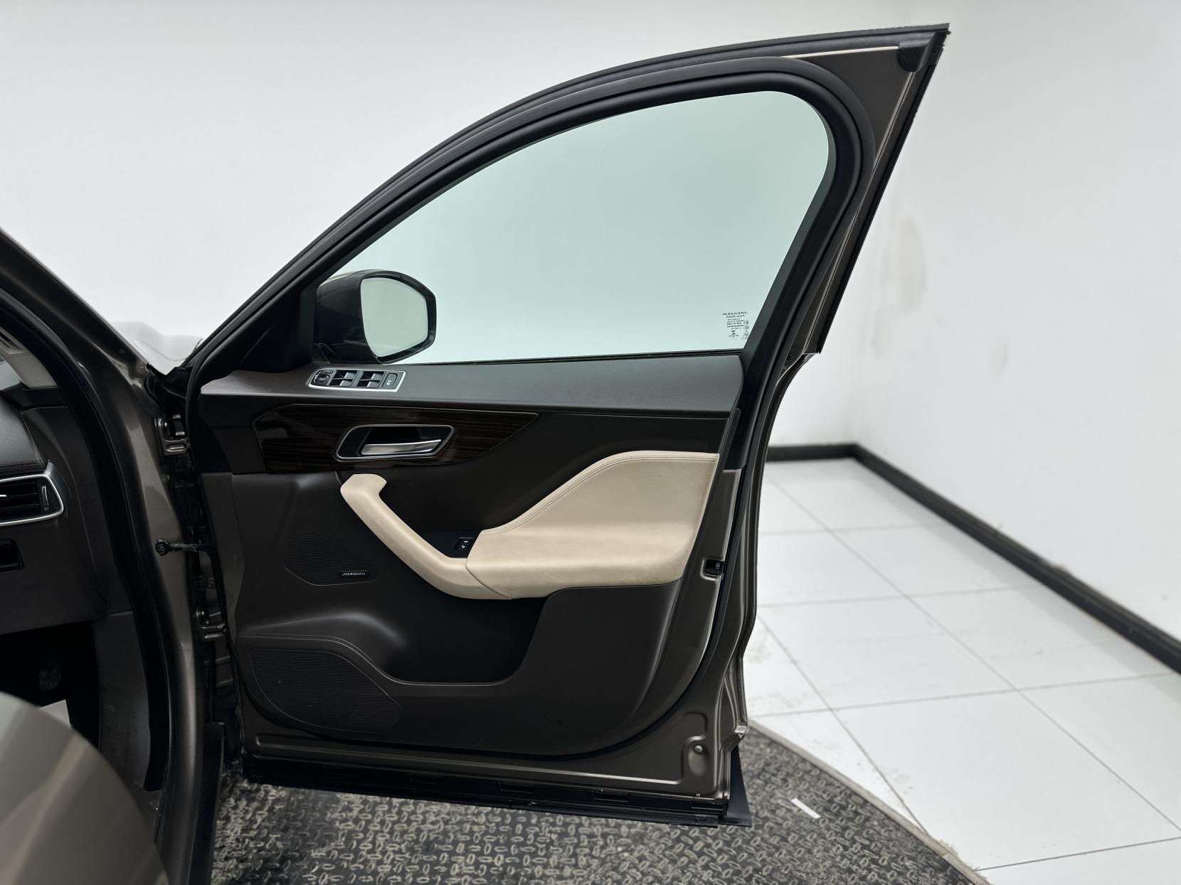 Jaguar F-PACE 2.0 D180 Portfolio SUV 5dr Diesel Auto AWD Euro 6 (s/s) (180 ps)