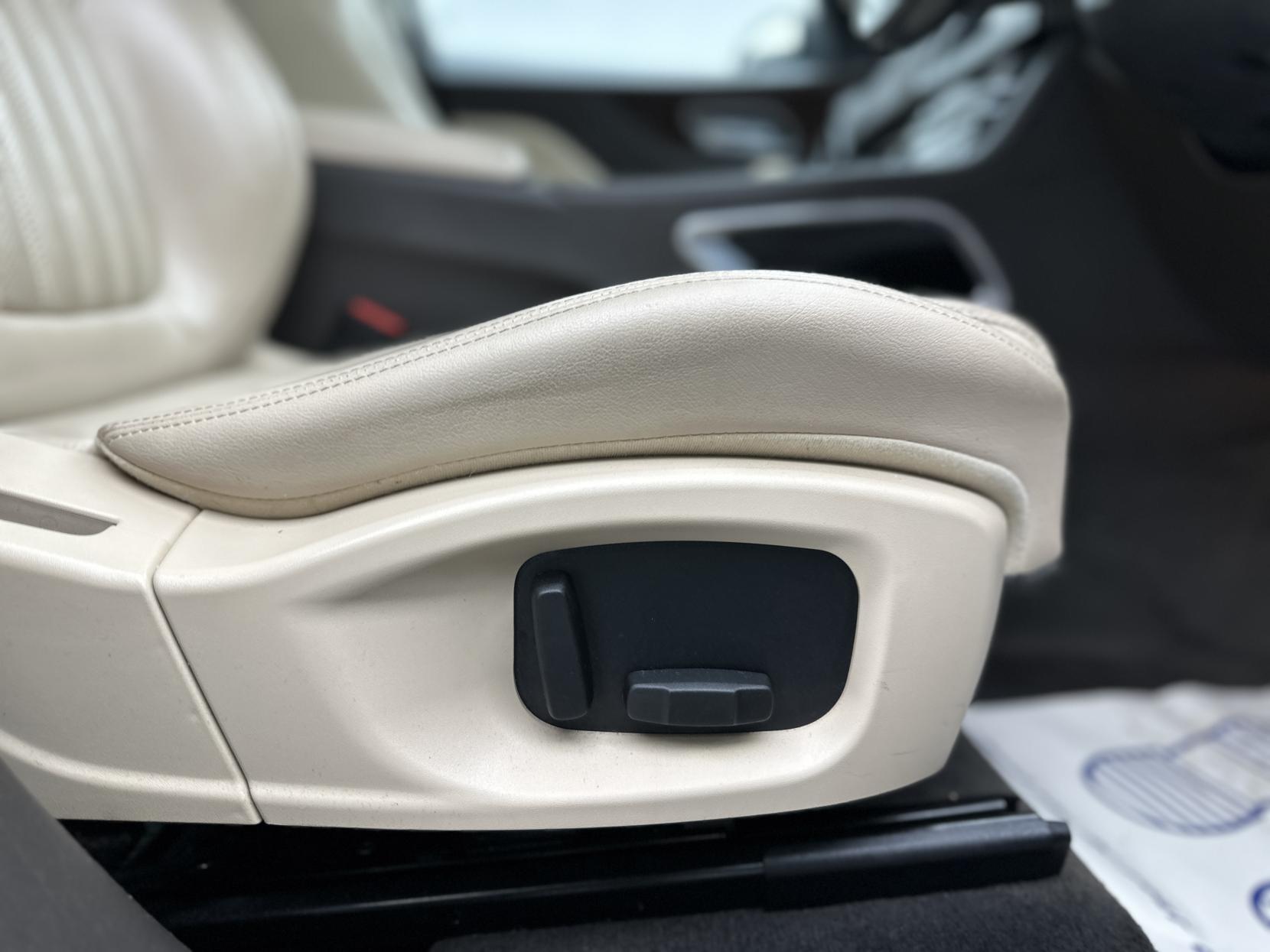 Jaguar F-PACE 2.0 D180 Portfolio SUV 5dr Diesel Auto AWD Euro 6 (s/s) (180 ps)