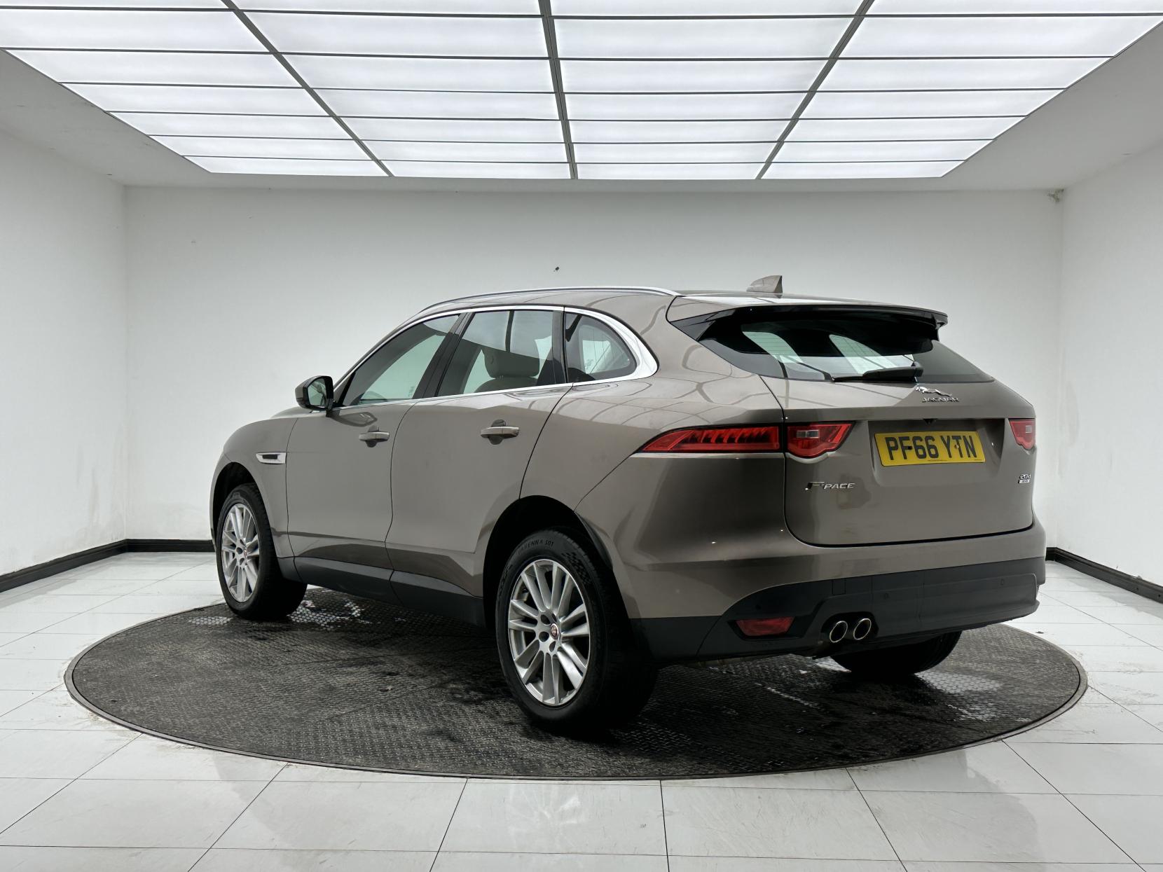 Jaguar F-PACE 2.0 D180 Portfolio SUV 5dr Diesel Auto AWD Euro 6 (s/s) (180 ps)