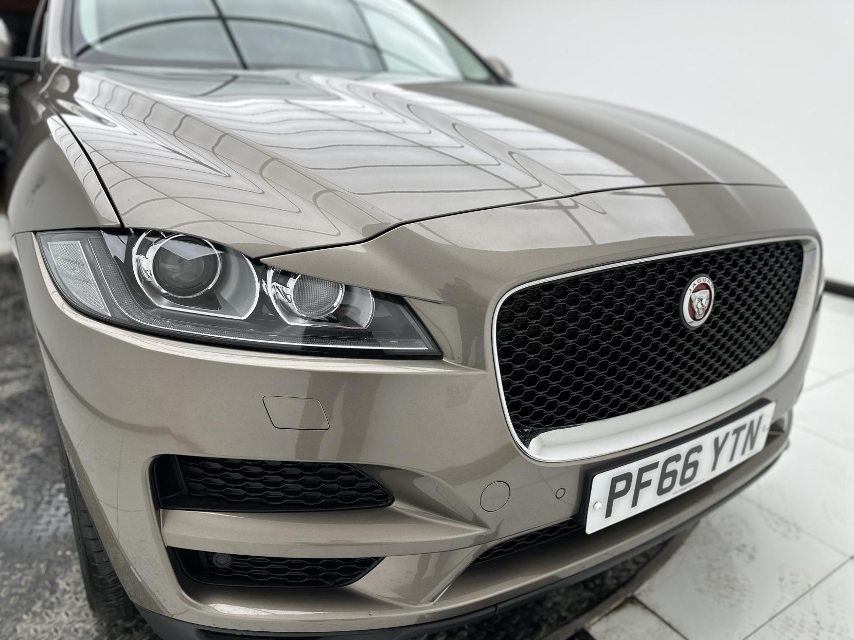 Jaguar F-PACE 2.0 D180 Portfolio SUV 5dr Diesel Auto AWD Euro 6 (s/s) (180 ps)