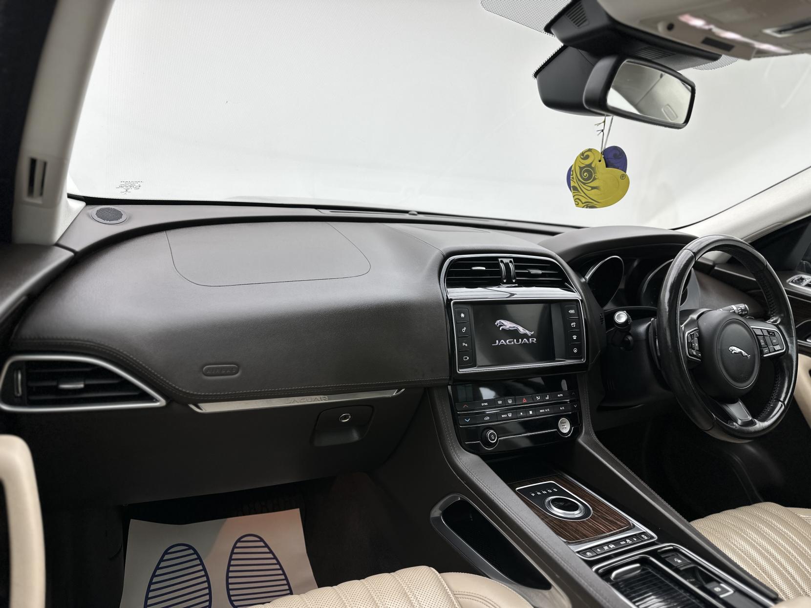 Jaguar F-PACE 2.0 D180 Portfolio SUV 5dr Diesel Auto AWD Euro 6 (s/s) (180 ps)