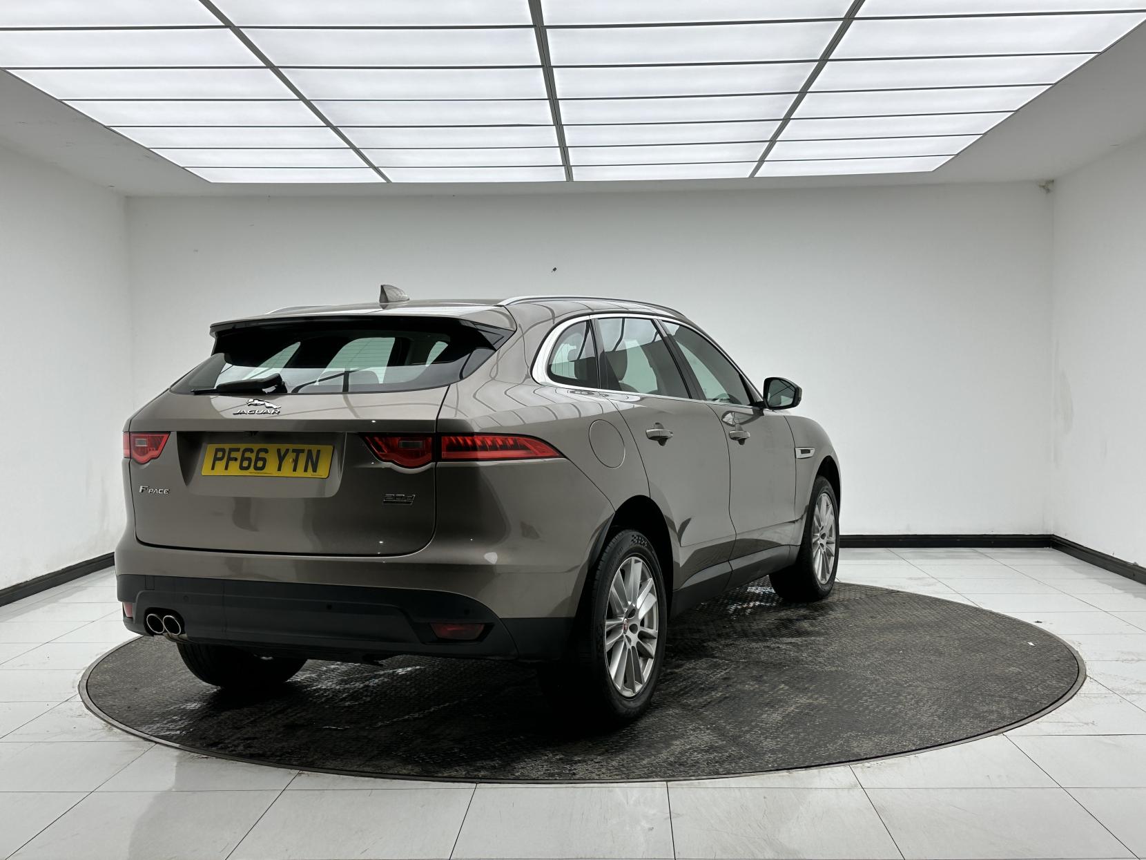 Jaguar F-PACE 2.0 D180 Portfolio SUV 5dr Diesel Auto AWD Euro 6 (s/s) (180 ps)