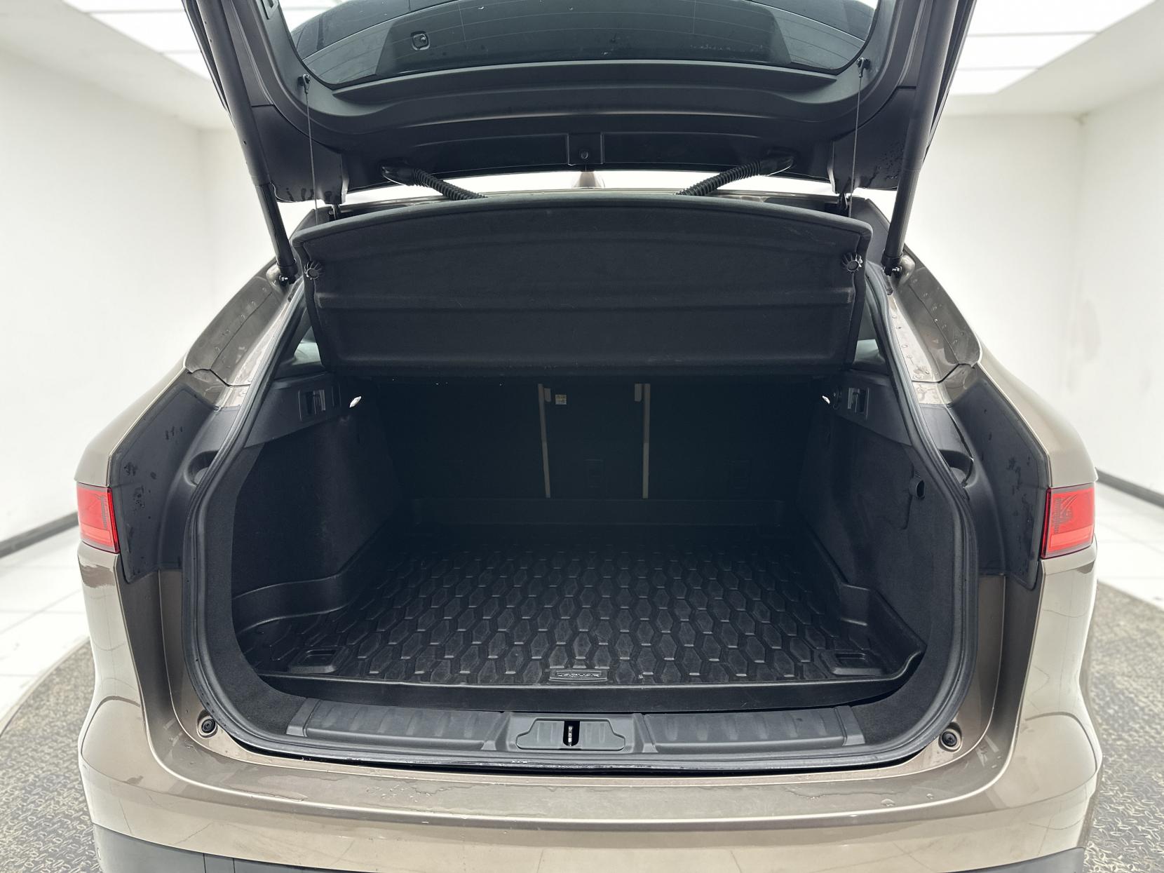 Jaguar F-PACE 2.0 D180 Portfolio SUV 5dr Diesel Auto AWD Euro 6 (s/s) (180 ps)