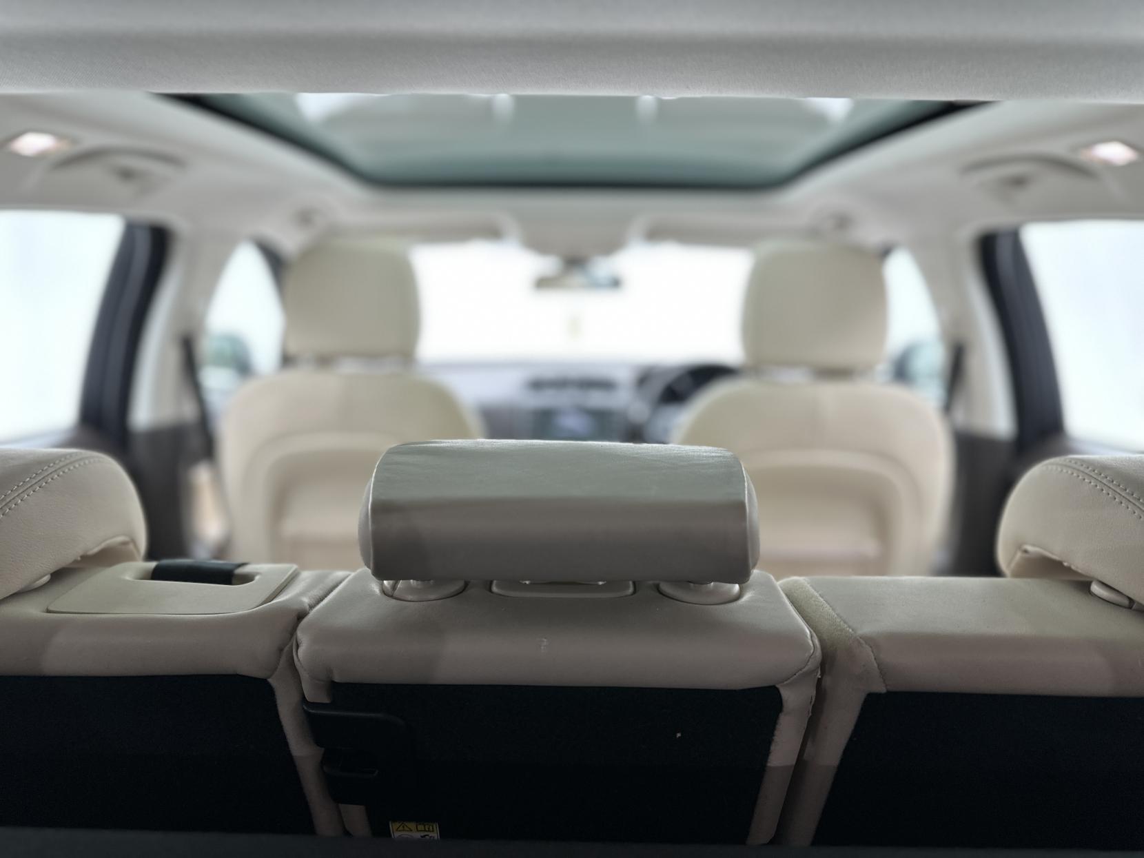 Jaguar F-PACE 2.0 D180 Portfolio SUV 5dr Diesel Auto AWD Euro 6 (s/s) (180 ps)