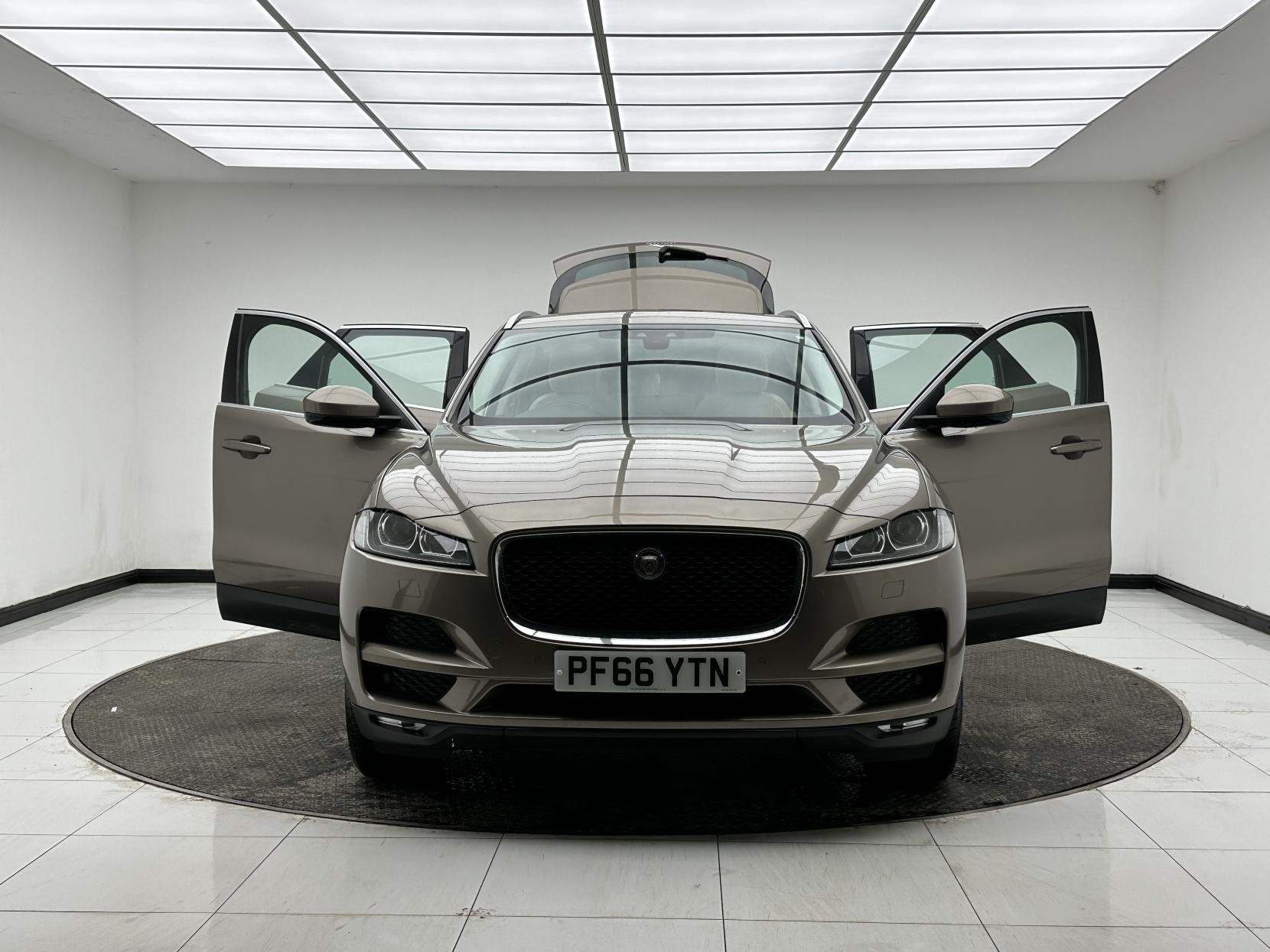 Jaguar F-PACE 2.0 D180 Portfolio SUV 5dr Diesel Auto AWD Euro 6 (s/s) (180 ps)