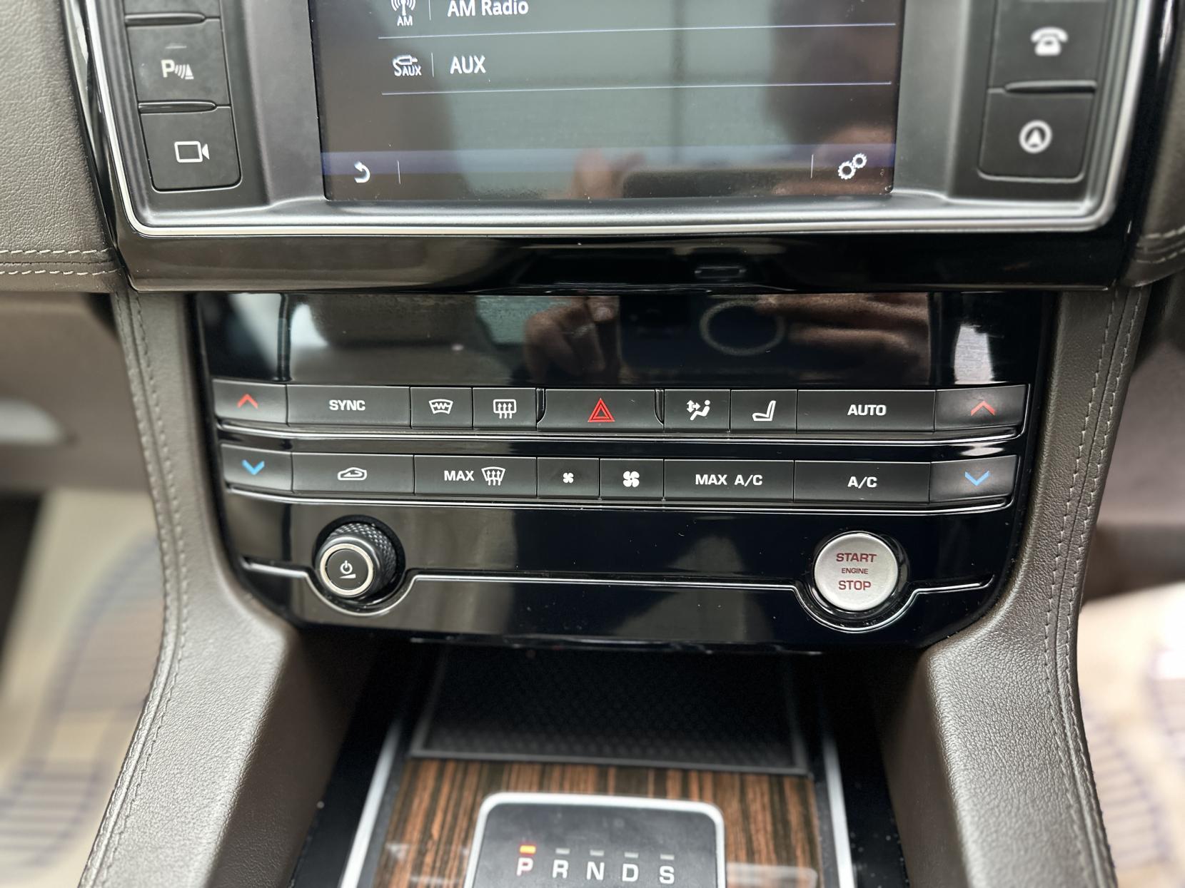 Jaguar F-PACE 2.0 D180 Portfolio SUV 5dr Diesel Auto AWD Euro 6 (s/s) (180 ps)