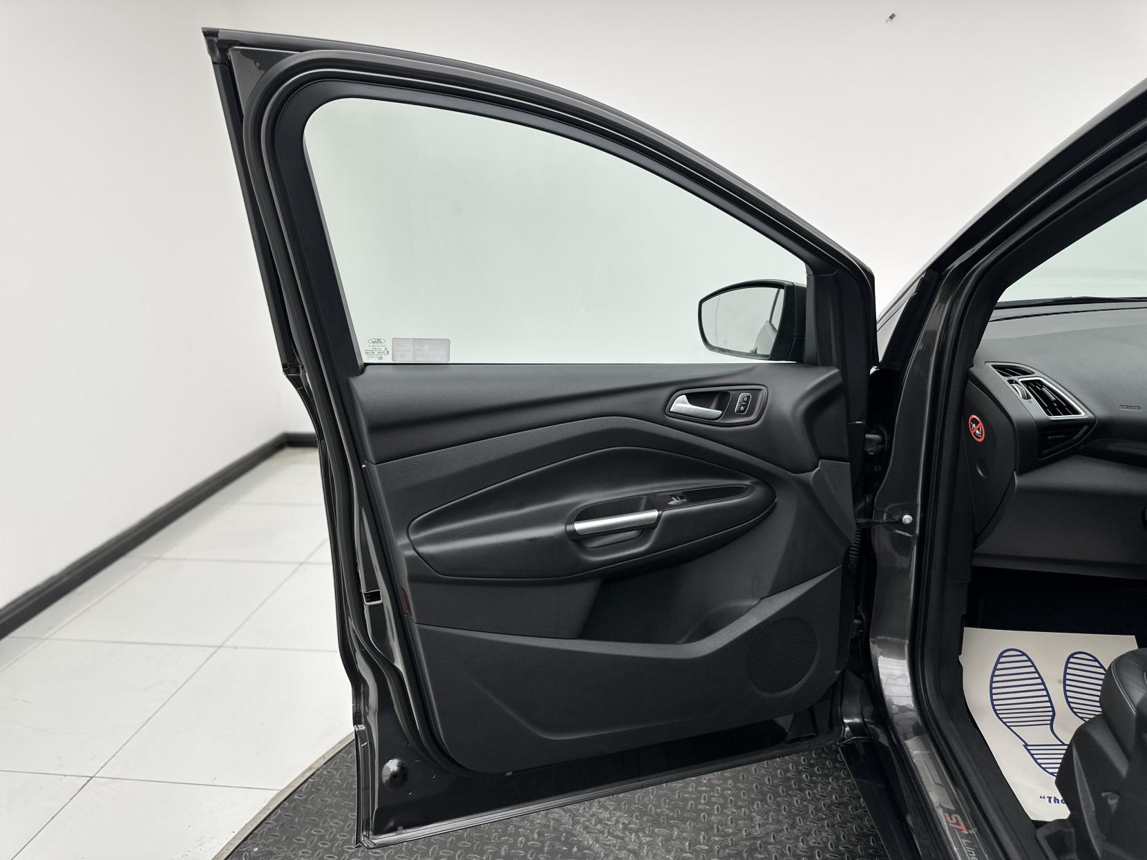 Ford Kuga 2.0 TDCi ST-Line X SUV 5dr Diesel Powershift AWD Euro 6 (s/s) (180 ps)