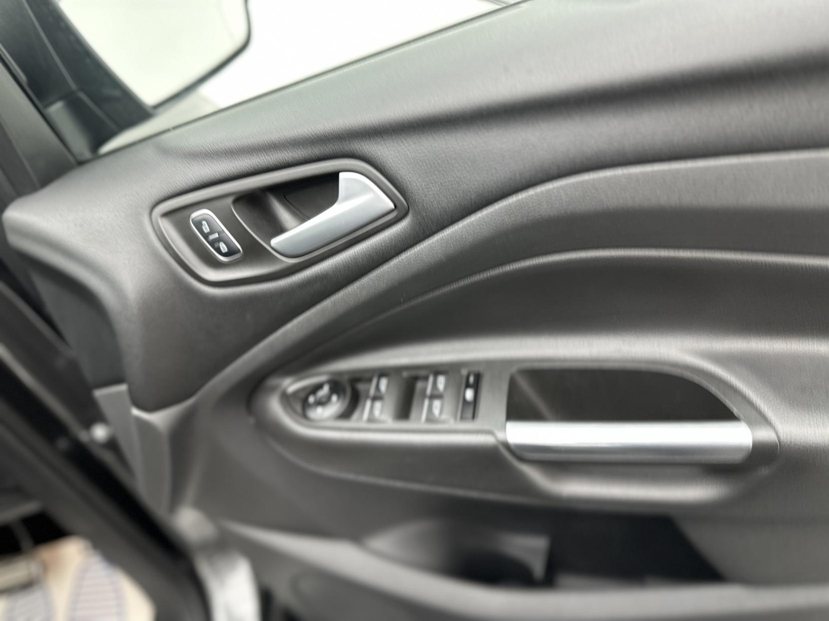 Ford Kuga 2.0 TDCi ST-Line X SUV 5dr Diesel Powershift AWD Euro 6 (s/s) (180 ps)
