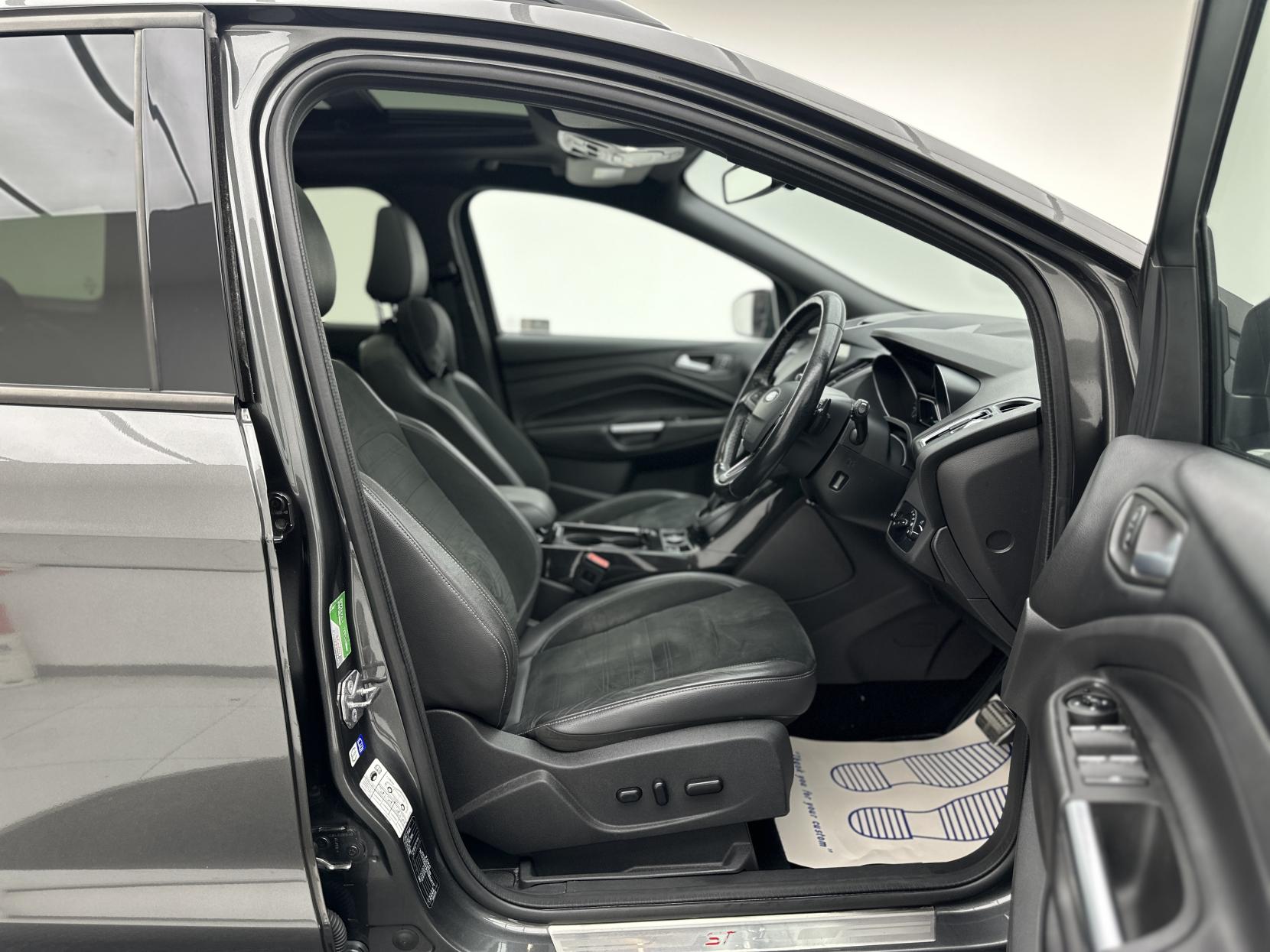 Ford Kuga 2.0 TDCi ST-Line X SUV 5dr Diesel Powershift AWD Euro 6 (s/s) (180 ps)