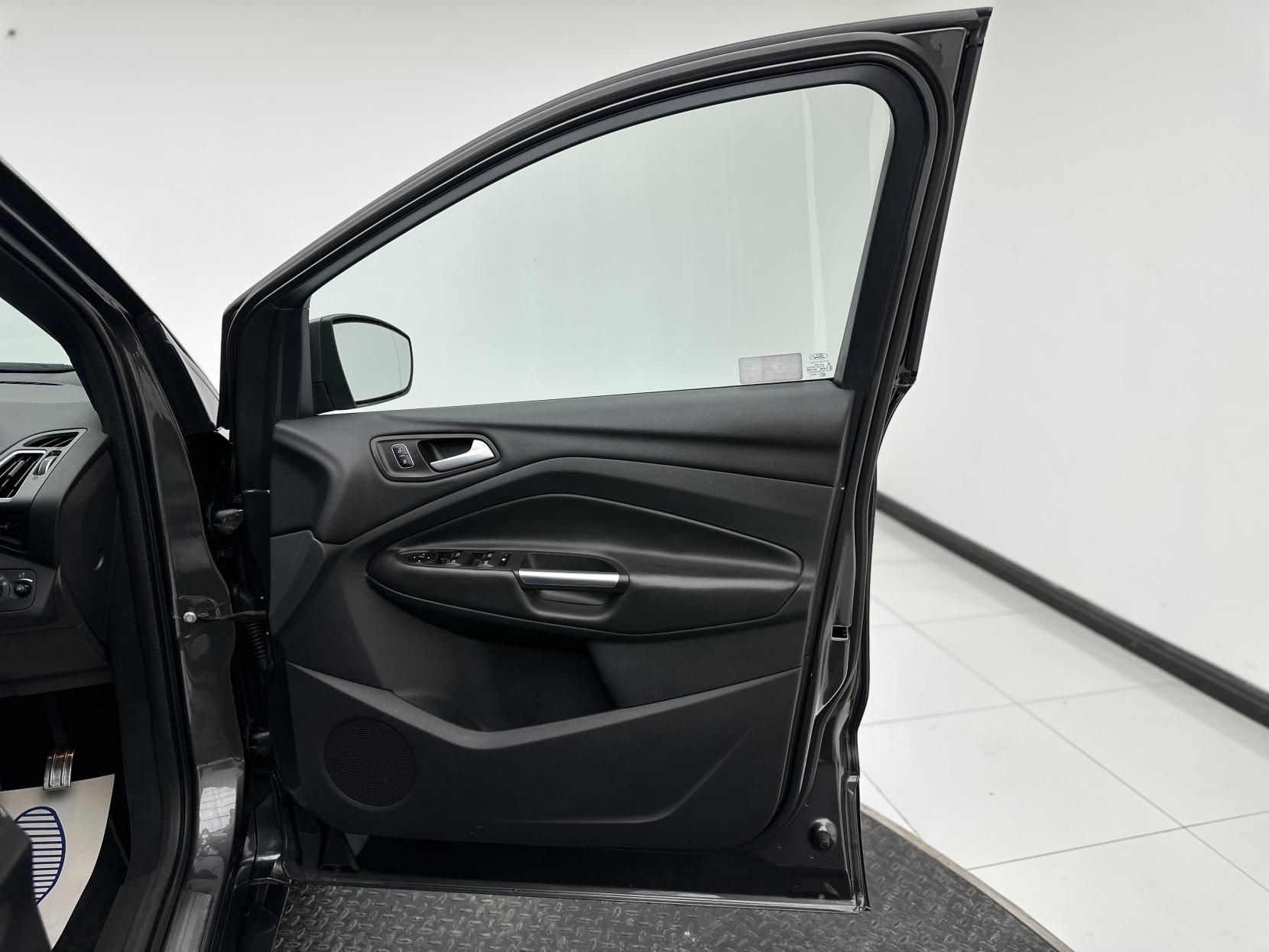 Ford Kuga 2.0 TDCi ST-Line X SUV 5dr Diesel Powershift AWD Euro 6 (s/s) (180 ps)
