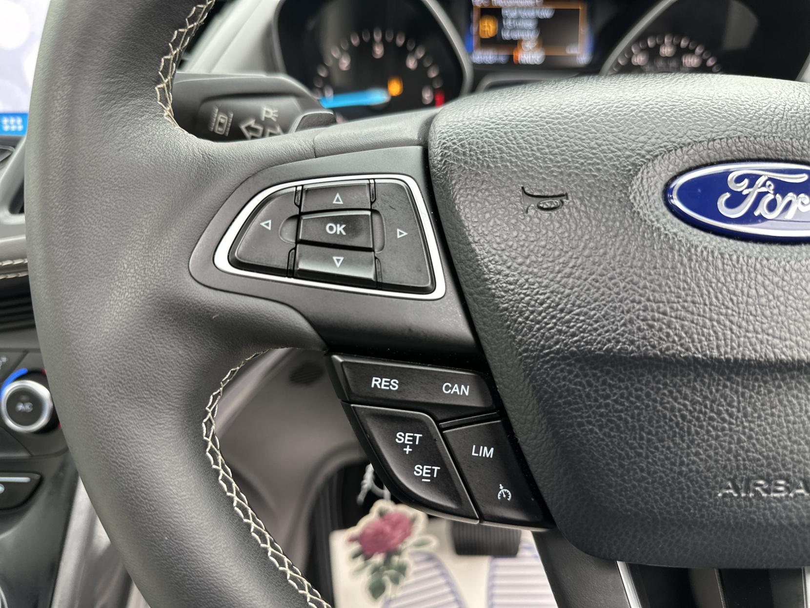 Ford Kuga 2.0 TDCi EcoBlue Vignale SUV 5dr Diesel Powershift AWD Euro 6 (s/s) (180 ps)