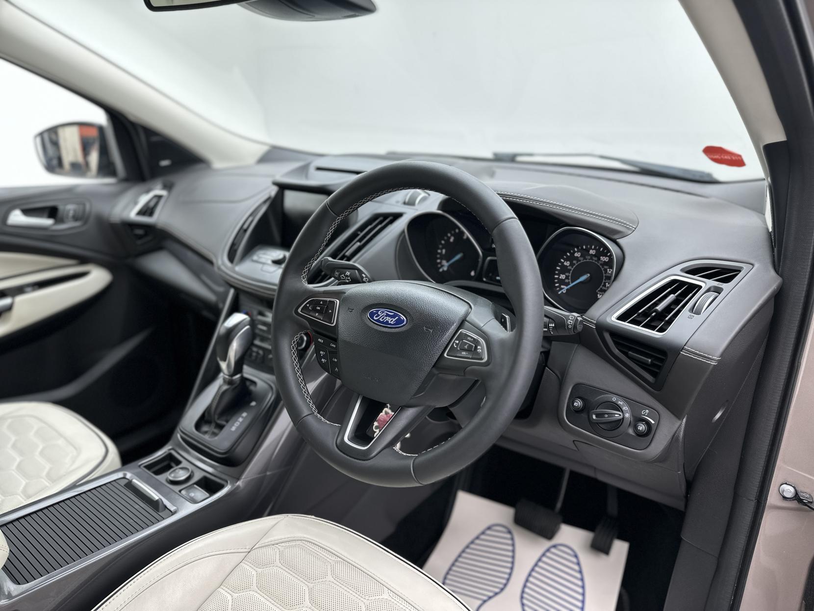 Ford Kuga 2.0 TDCi EcoBlue Vignale SUV 5dr Diesel Powershift AWD Euro 6 (s/s) (180 ps)