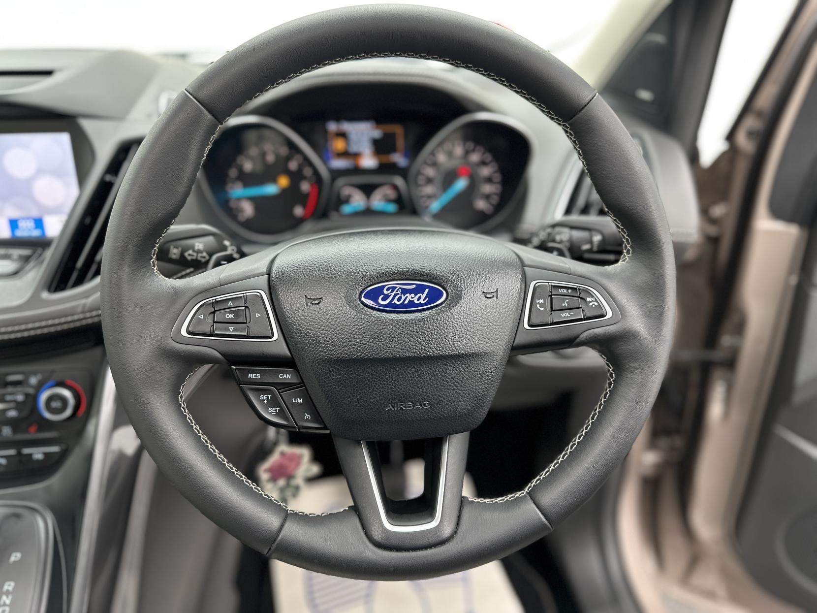 Ford Kuga 2.0 TDCi EcoBlue Vignale SUV 5dr Diesel Powershift AWD Euro 6 (s/s) (180 ps)