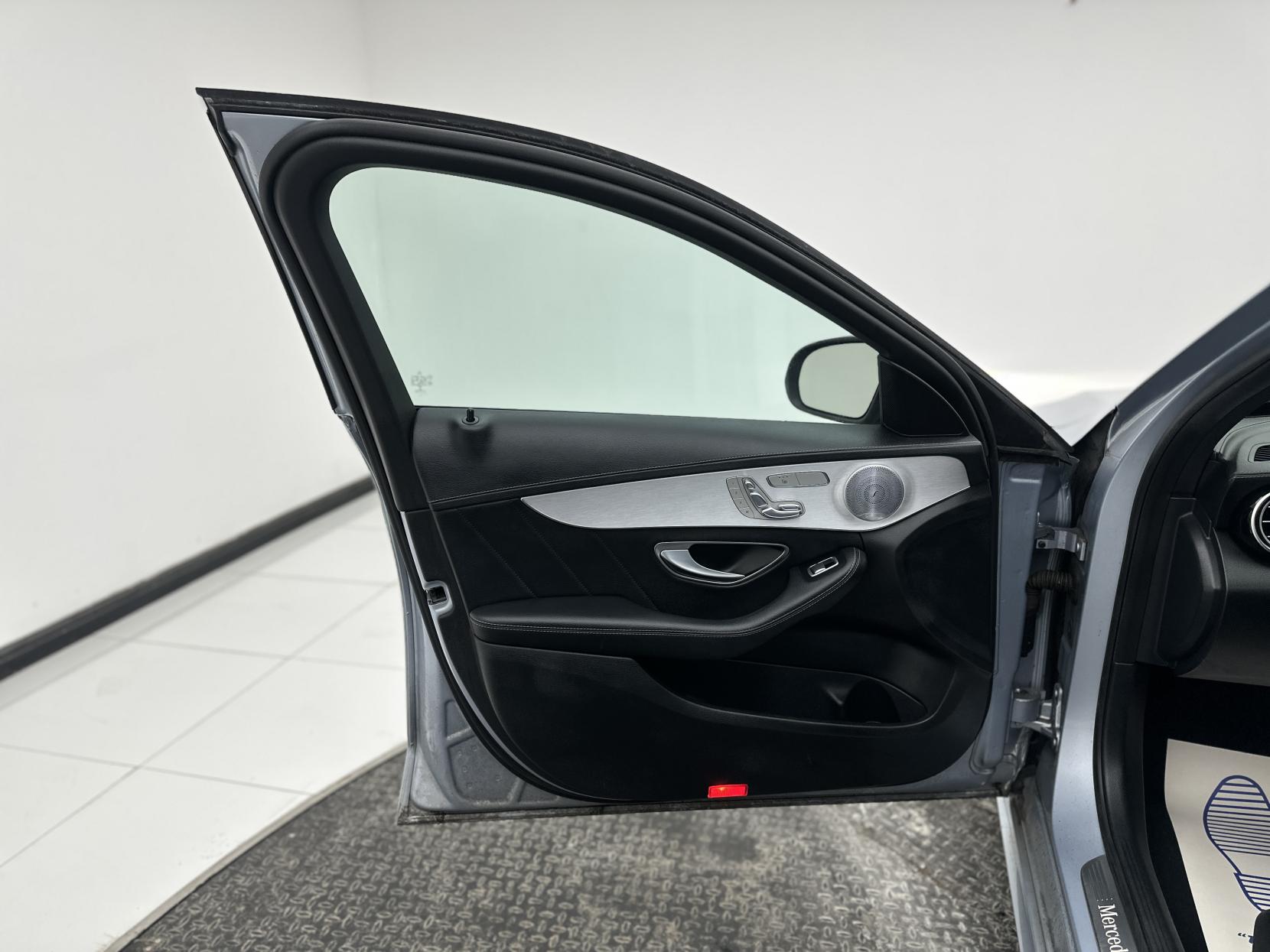 Mercedes-Benz C Class 2.0 C200 AMG Line (Premium Plus) Saloon 4dr Petrol 7G-Tronic+ Euro 6 (s/s) (184 ps)