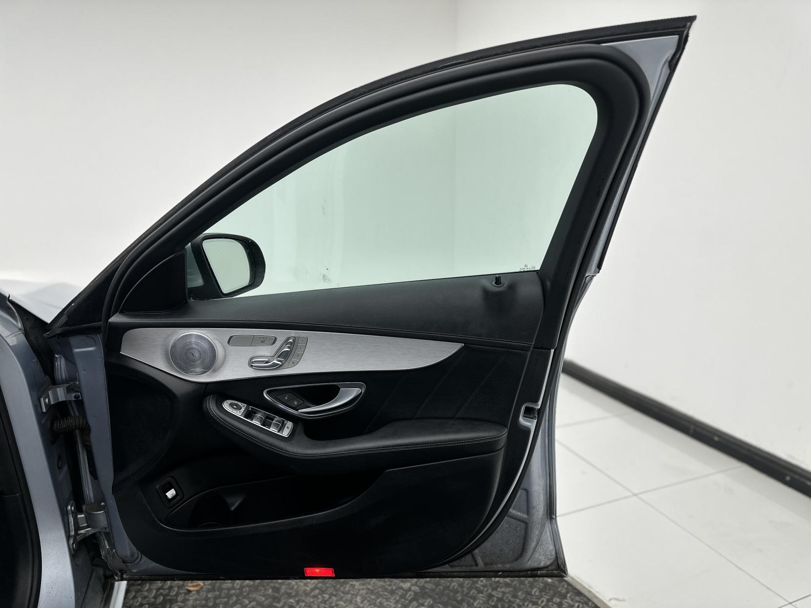 Mercedes-Benz C Class 2.0 C200 AMG Line (Premium Plus) Saloon 4dr Petrol 7G-Tronic+ Euro 6 (s/s) (184 ps)