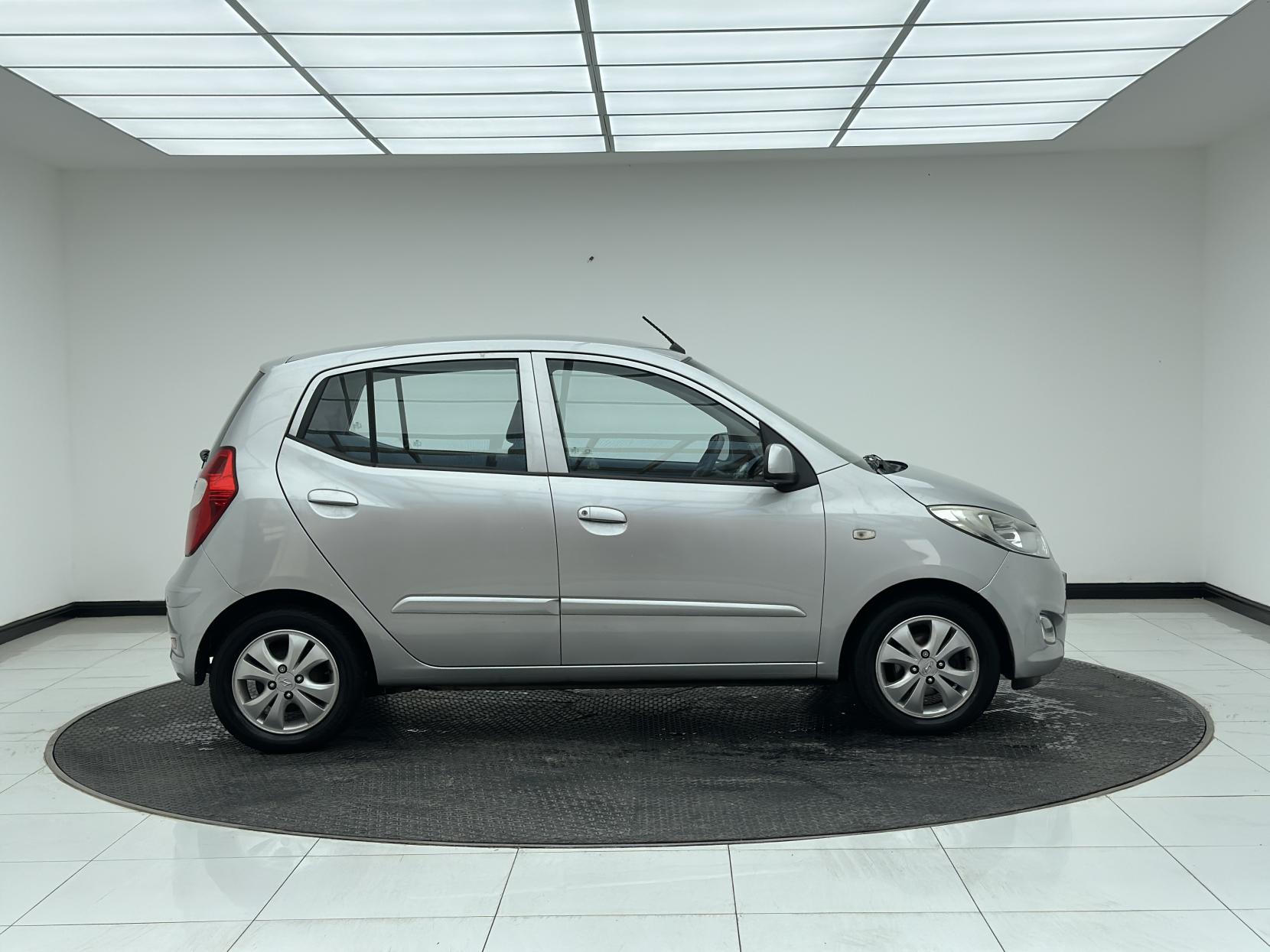 Hyundai i10 1.2 Active Hatchback 5dr Petrol Auto Euro 5 (85 bhp)