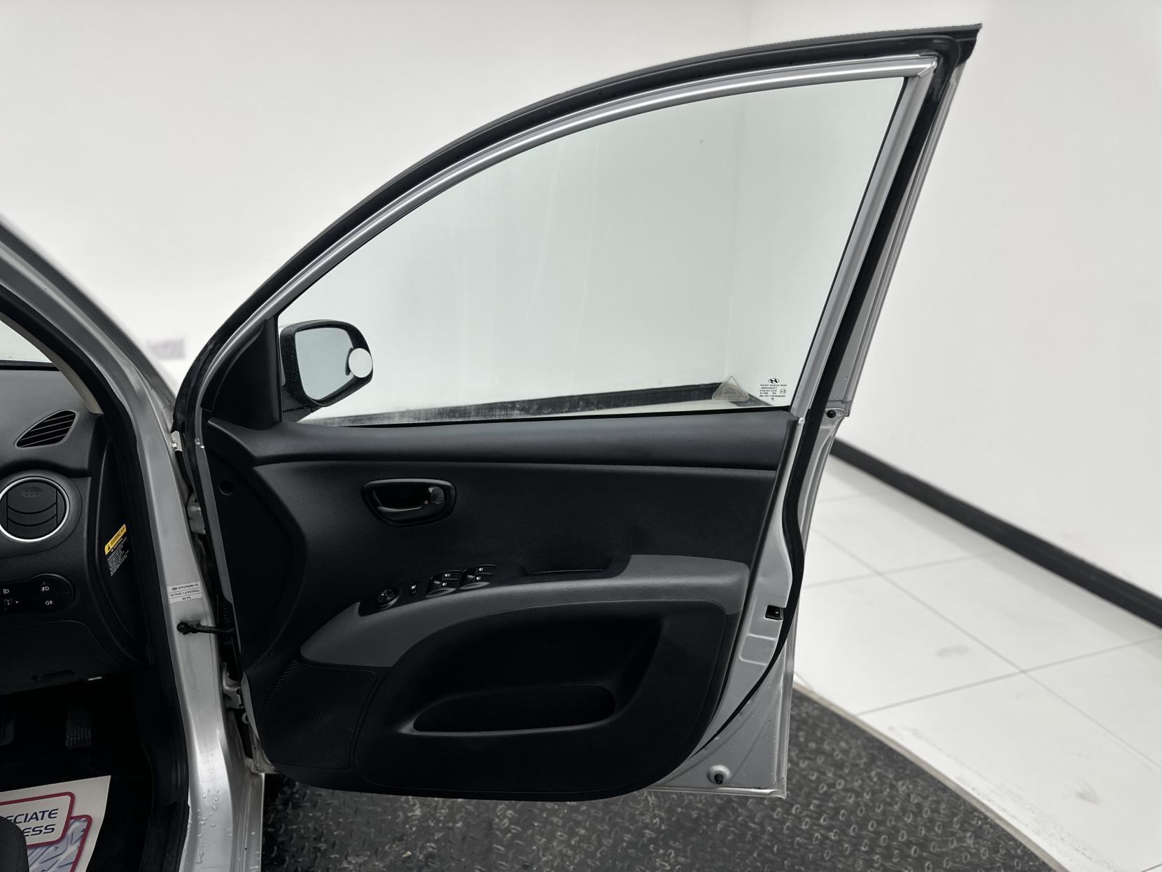 Hyundai i10 1.2 Active Hatchback 5dr Petrol Auto Euro 5 (85 bhp)
