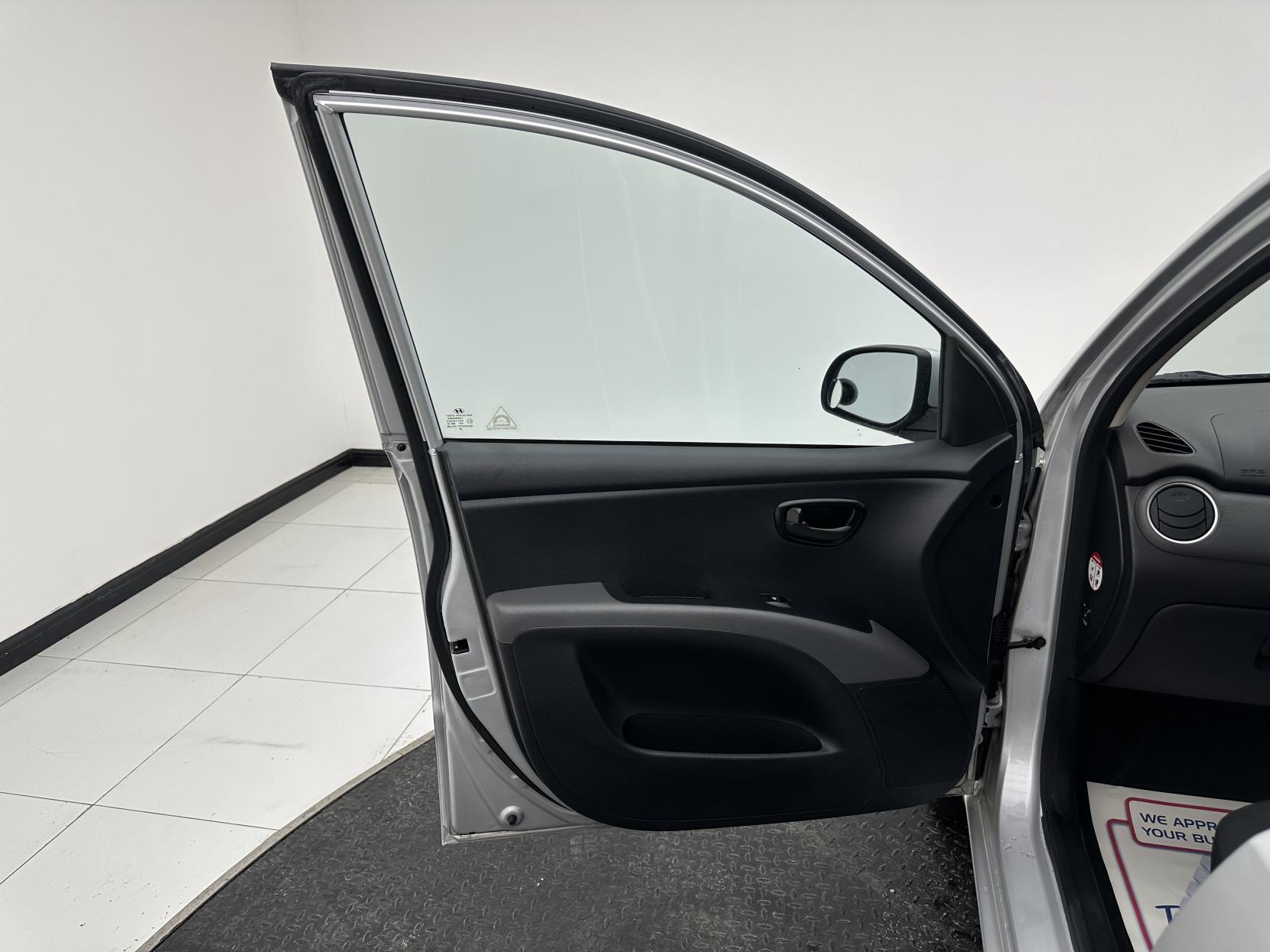 Hyundai i10 1.2 Active Hatchback 5dr Petrol Auto Euro 5 (85 bhp)