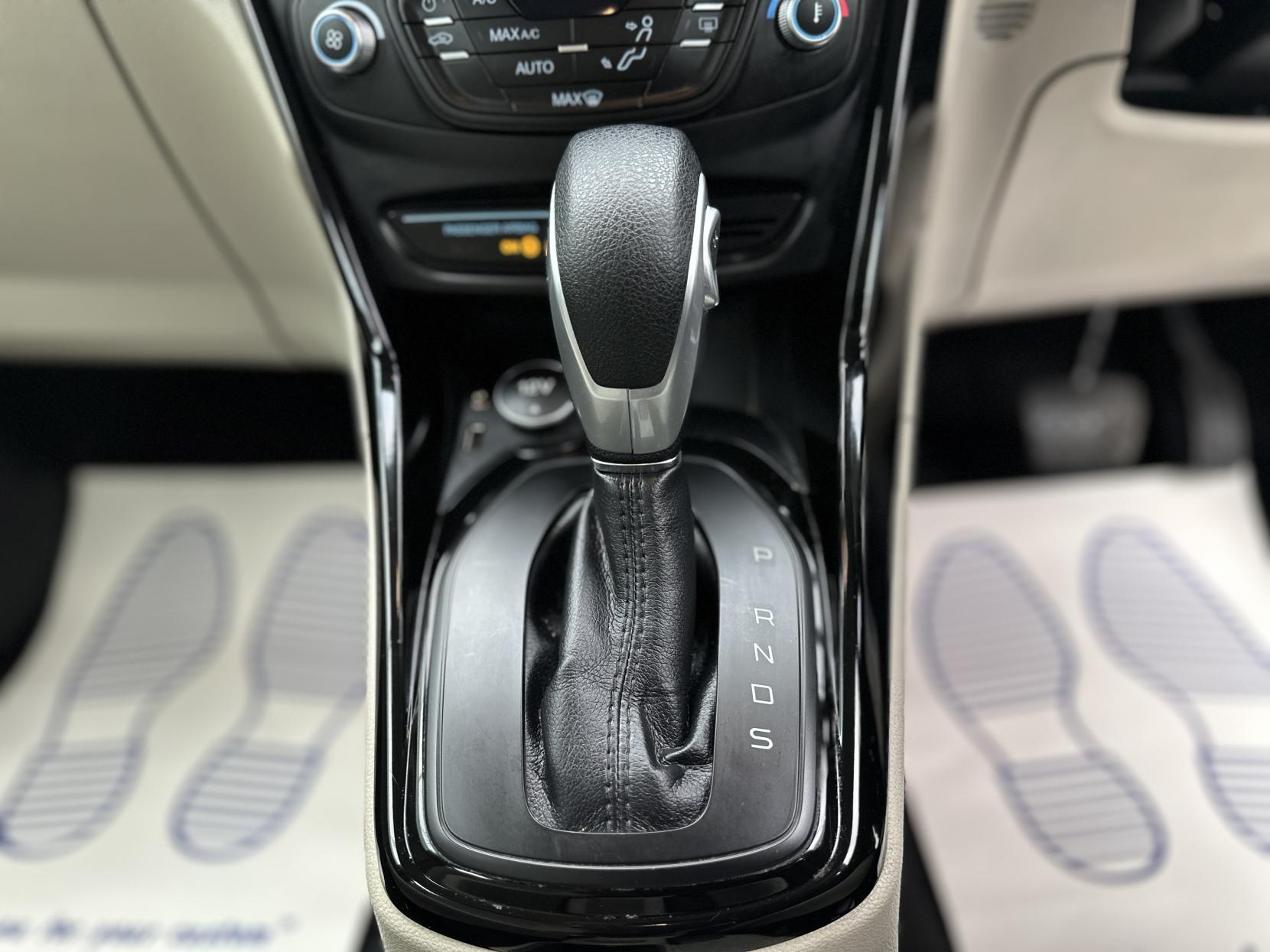 Ford B-Max 1.6 Titanium Navigator MPV 5dr Petrol Powershift Euro 6 (105 ps)