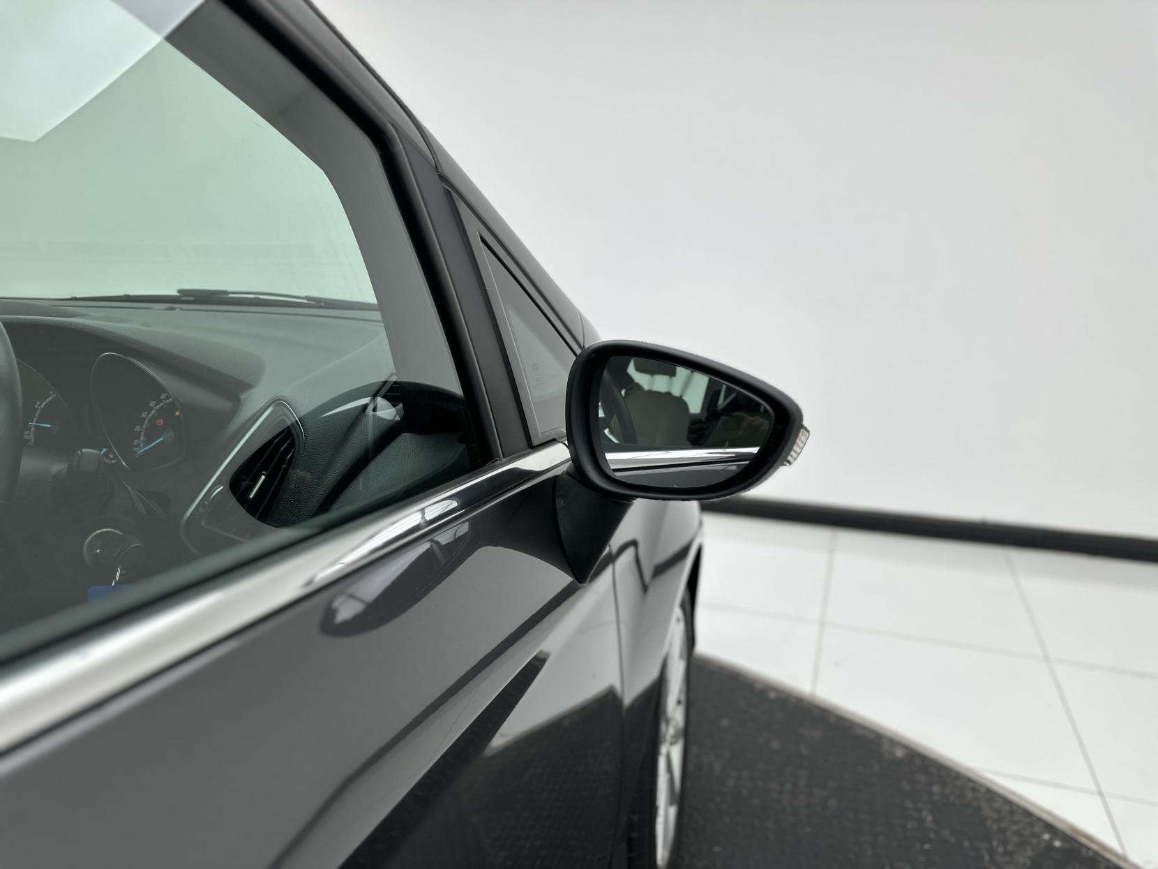 Ford B-Max 1.6 Titanium Navigator MPV 5dr Petrol Powershift Euro 6 (105 ps)