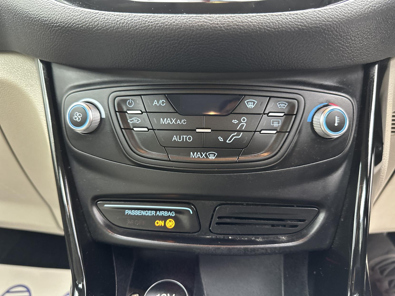 Ford B-Max 1.6 Titanium Navigator MPV 5dr Petrol Powershift Euro 6 (105 ps)