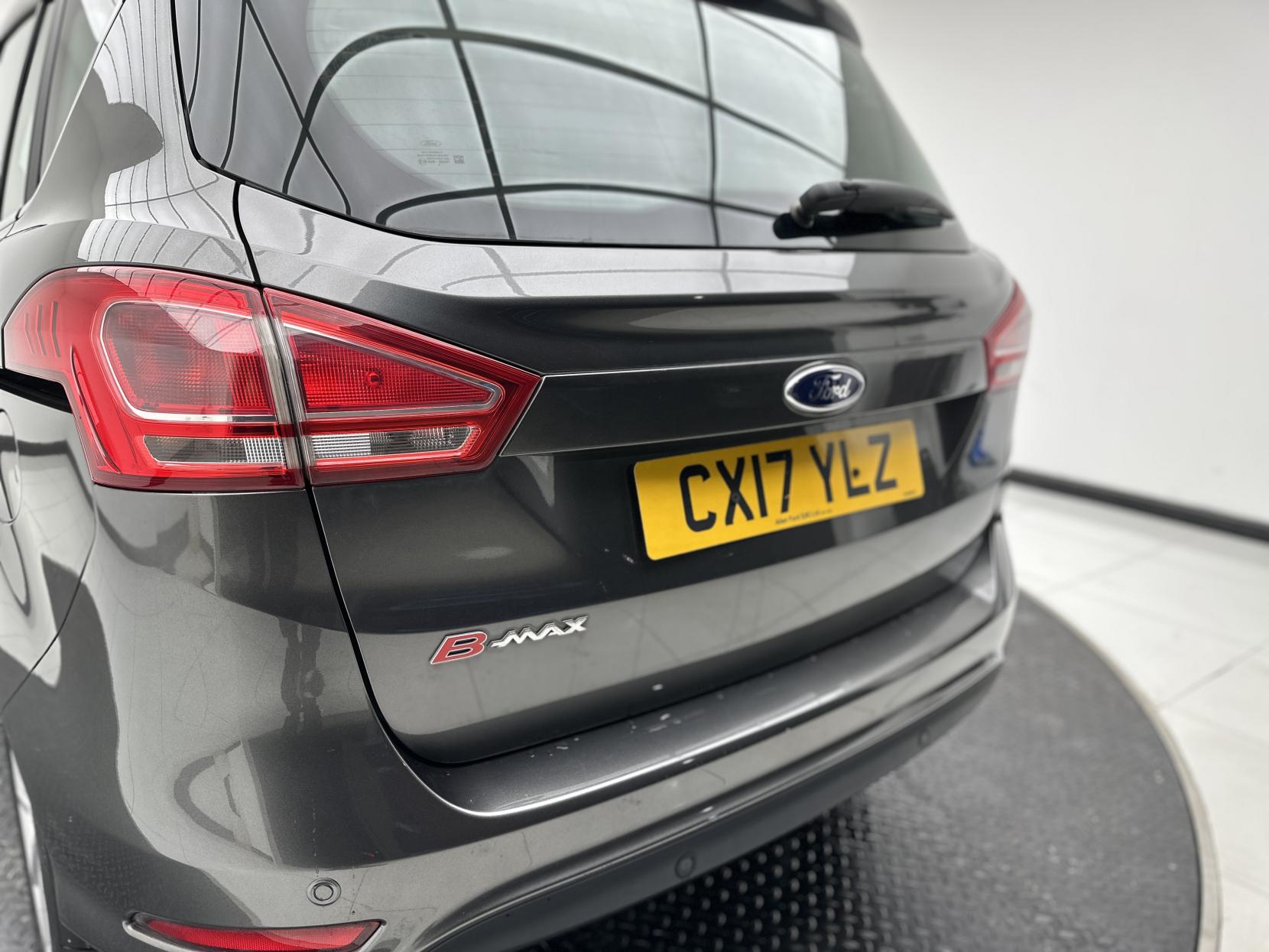 Ford B-Max 1.6 Titanium Navigator MPV 5dr Petrol Powershift Euro 6 (105 ps)