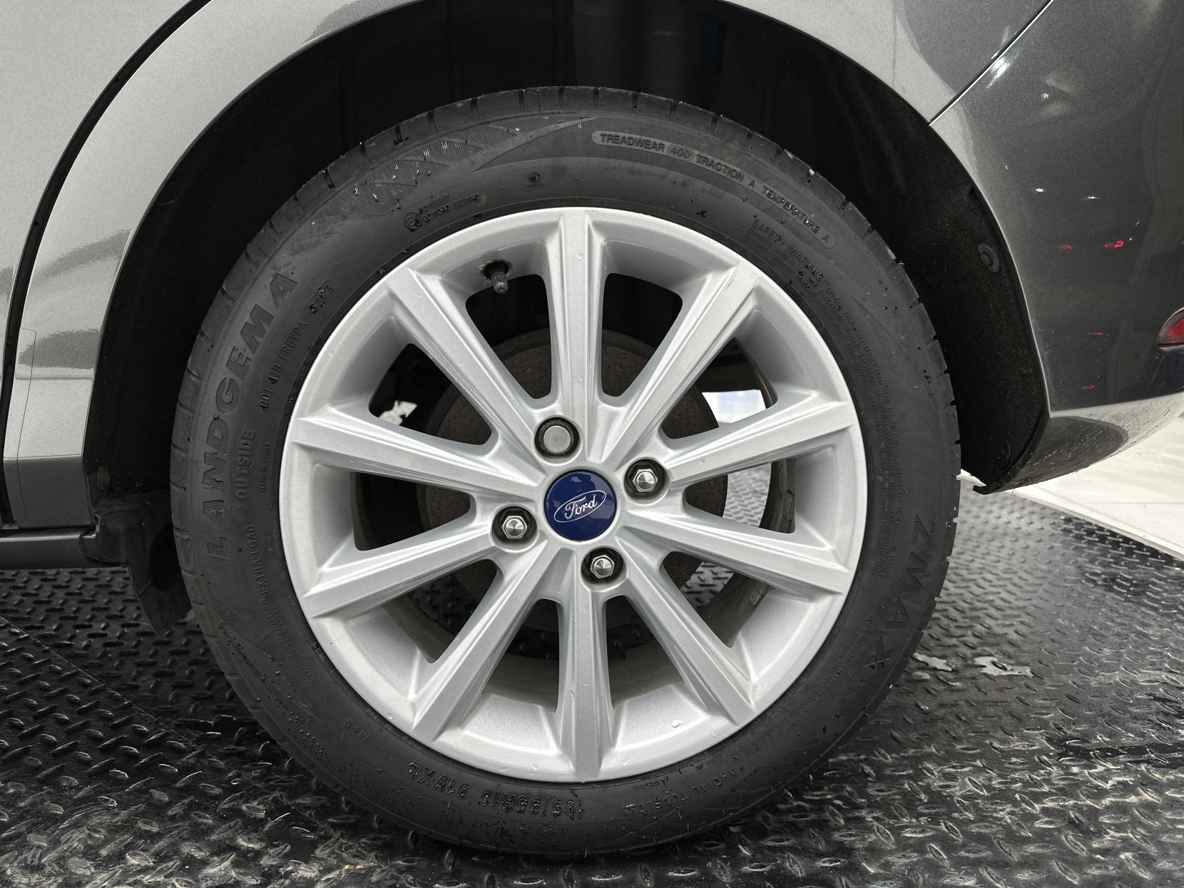 Ford B-Max 1.6 Titanium Navigator MPV 5dr Petrol Powershift Euro 6 (105 ps)