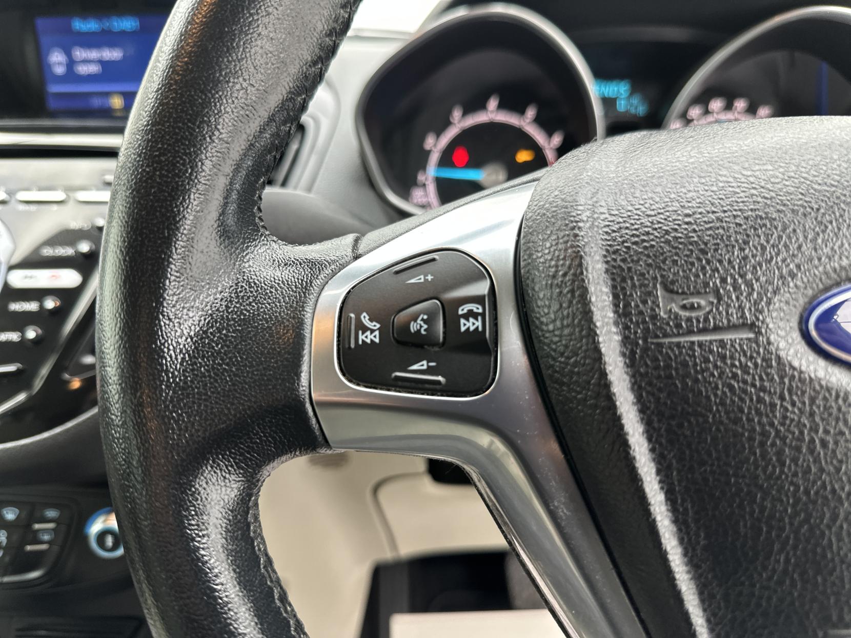 Ford B-Max 1.6 Titanium Navigator MPV 5dr Petrol Powershift Euro 6 (105 ps)