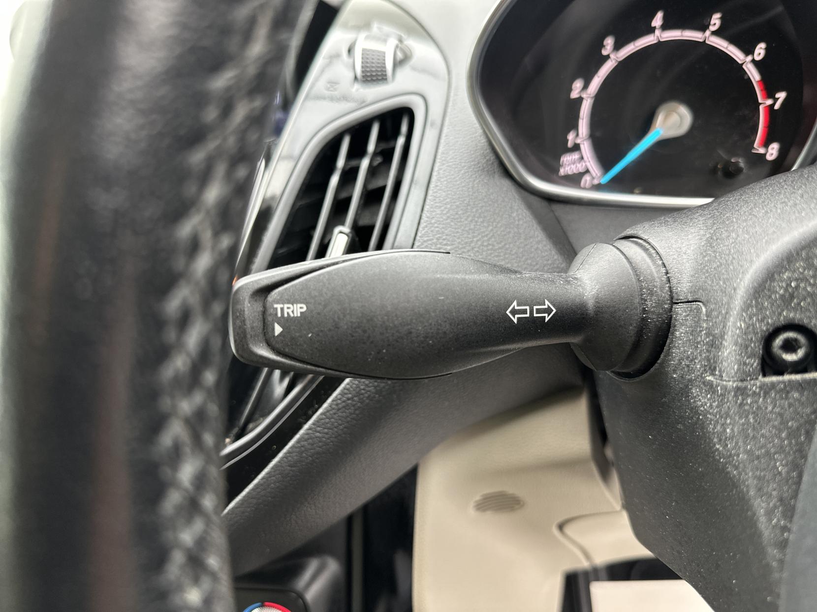 Ford B-Max 1.6 Titanium Navigator MPV 5dr Petrol Powershift Euro 6 (105 ps)