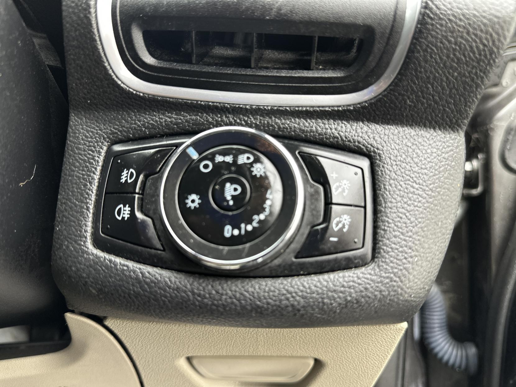 Ford B-Max 1.6 Titanium Navigator MPV 5dr Petrol Powershift Euro 6 (105 ps)