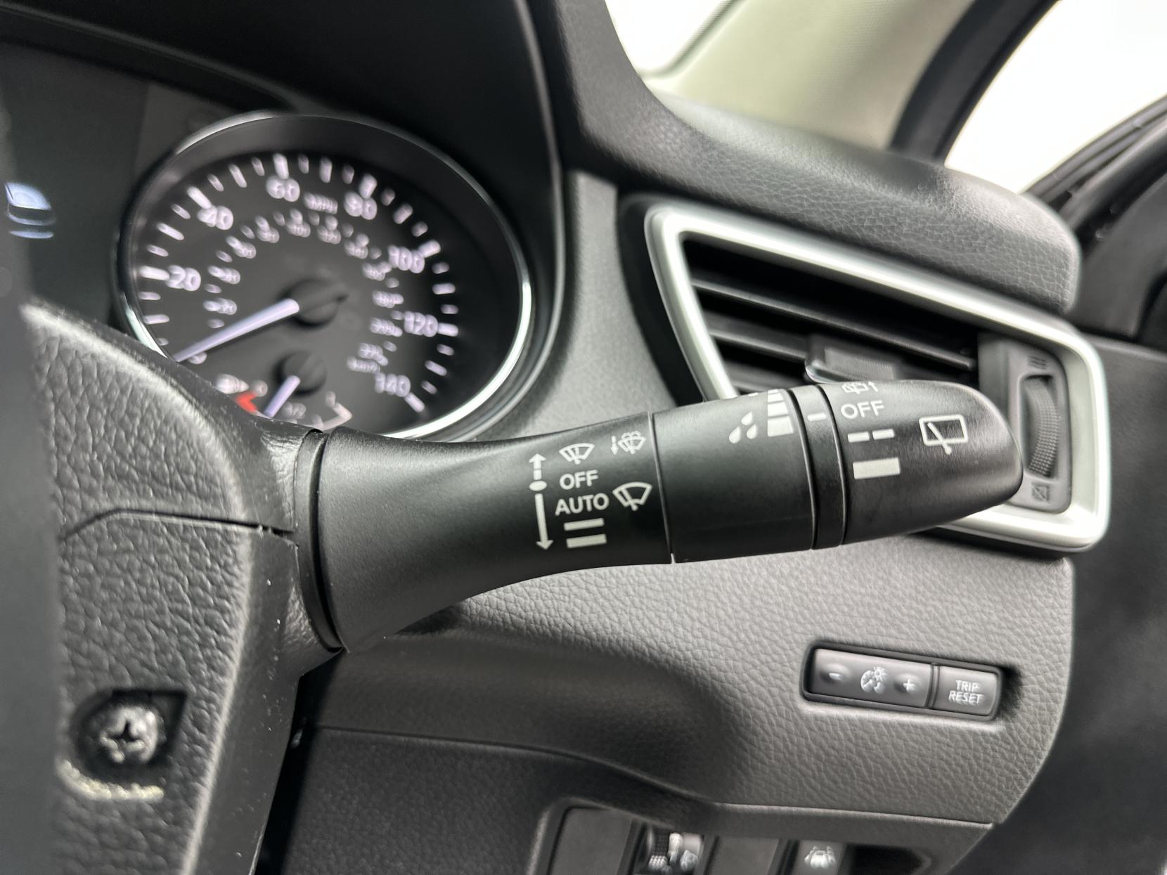 Nissan Qashqai 1.2 DIG-T N-Connecta SUV 5dr Petrol XTRON 2WD Euro 6 (s/s) (115 ps)