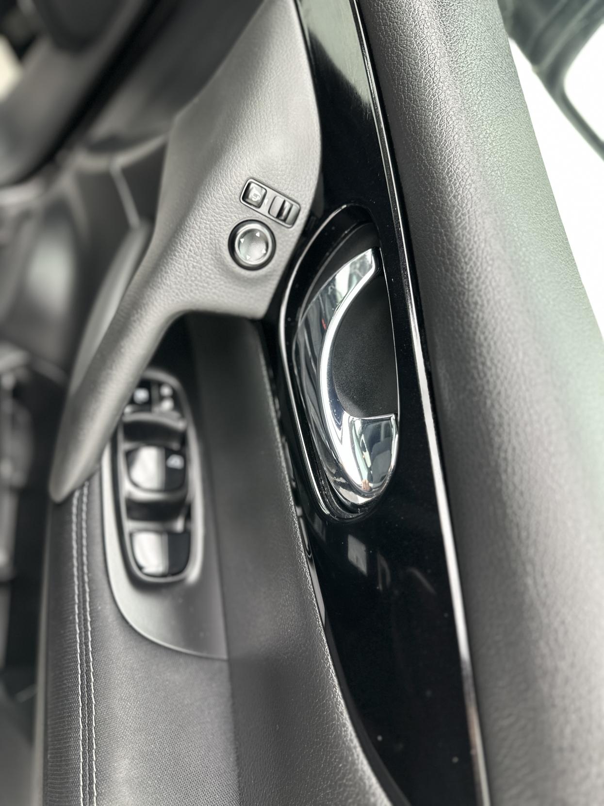 Nissan Qashqai 1.2 DIG-T N-Connecta SUV 5dr Petrol XTRON 2WD Euro 6 (s/s) (115 ps)