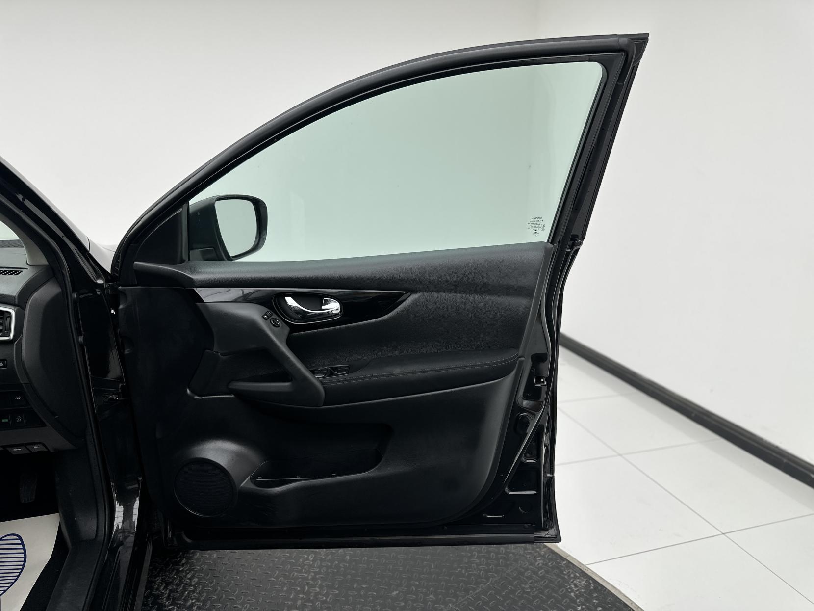 Nissan Qashqai 1.2 DIG-T N-Connecta SUV 5dr Petrol XTRON 2WD Euro 6 (s/s) (115 ps)