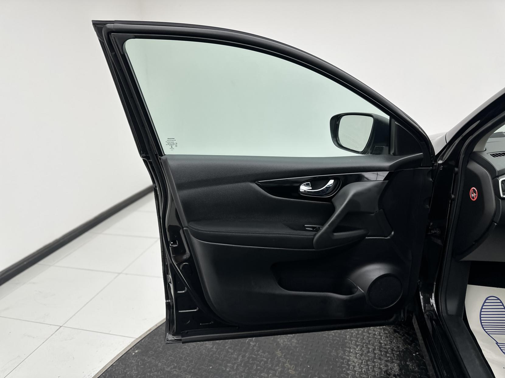 Nissan Qashqai 1.2 DIG-T N-Connecta SUV 5dr Petrol XTRON 2WD Euro 6 (s/s) (115 ps)