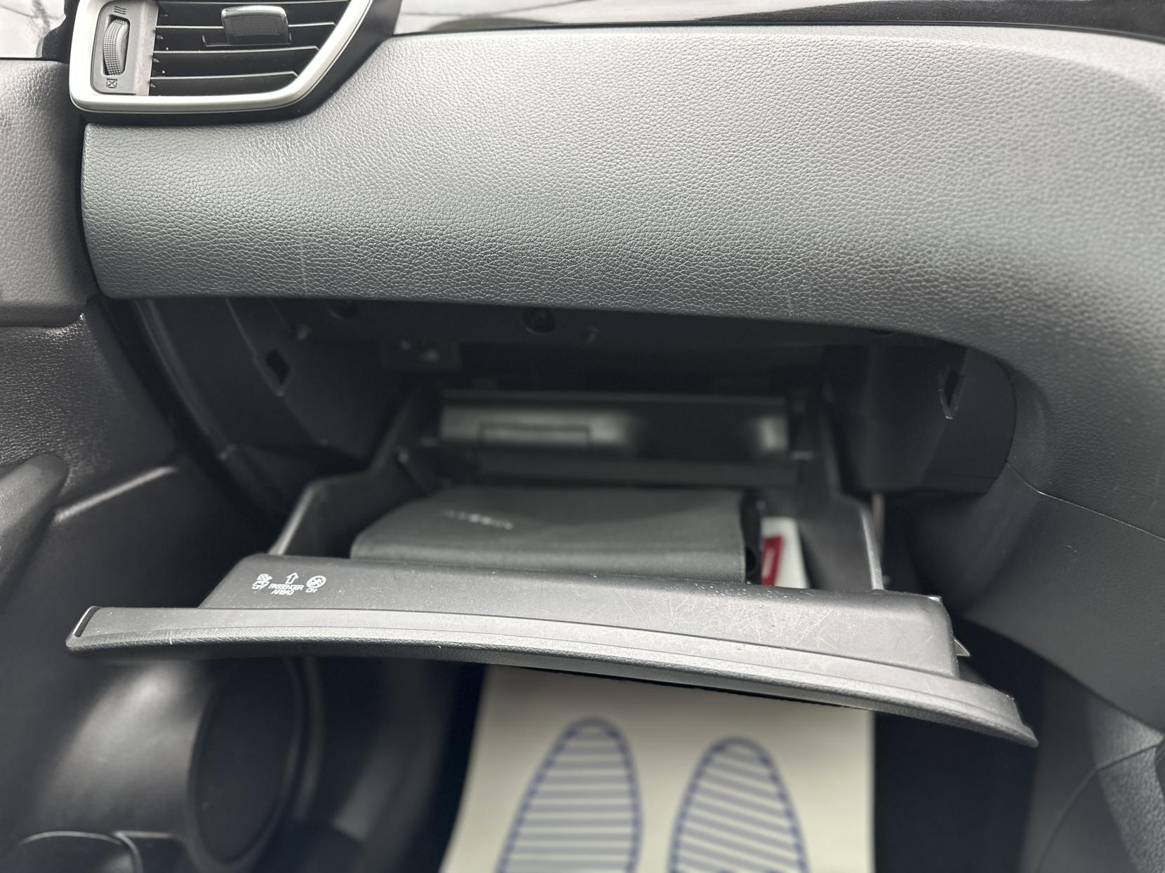 Nissan Qashqai 1.2 DIG-T N-Connecta SUV 5dr Petrol XTRON 2WD Euro 6 (s/s) (115 ps)