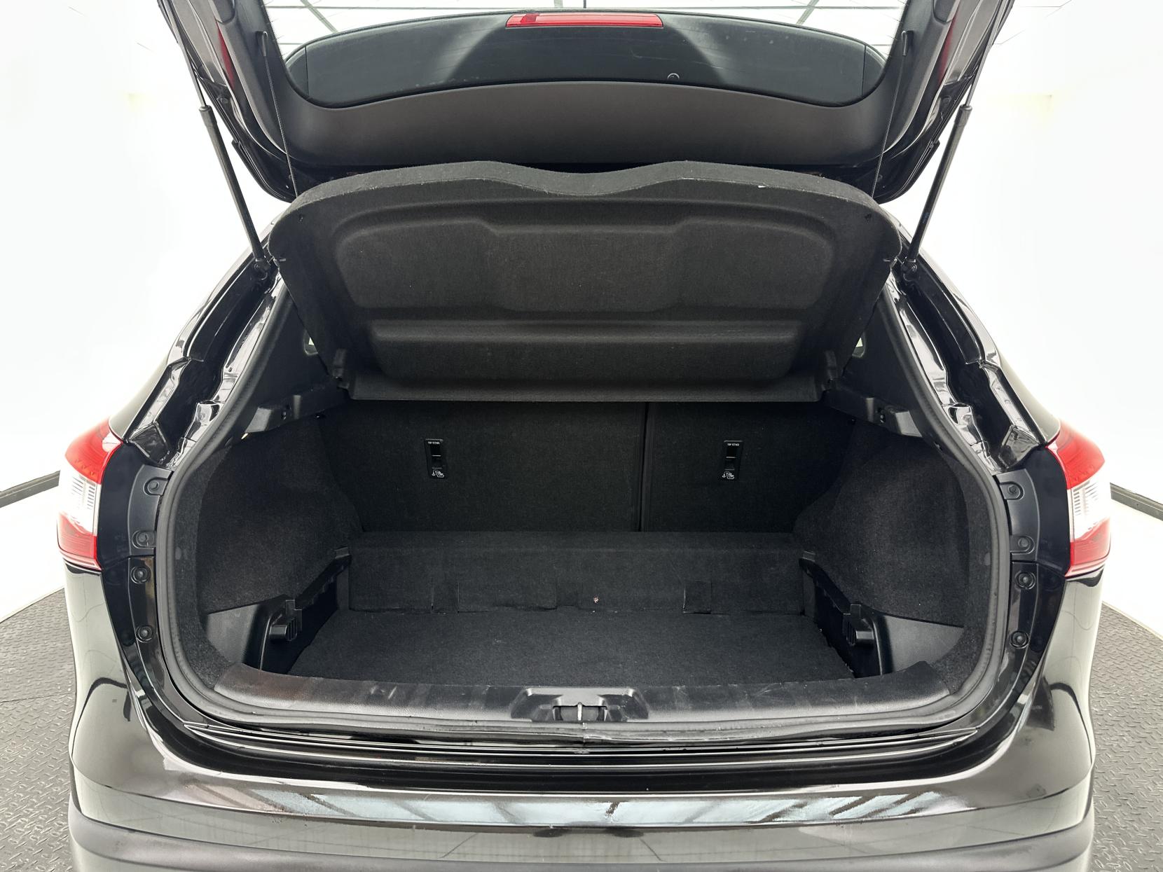 Nissan Qashqai 1.2 DIG-T N-Connecta SUV 5dr Petrol XTRON 2WD Euro 6 (s/s) (115 ps)