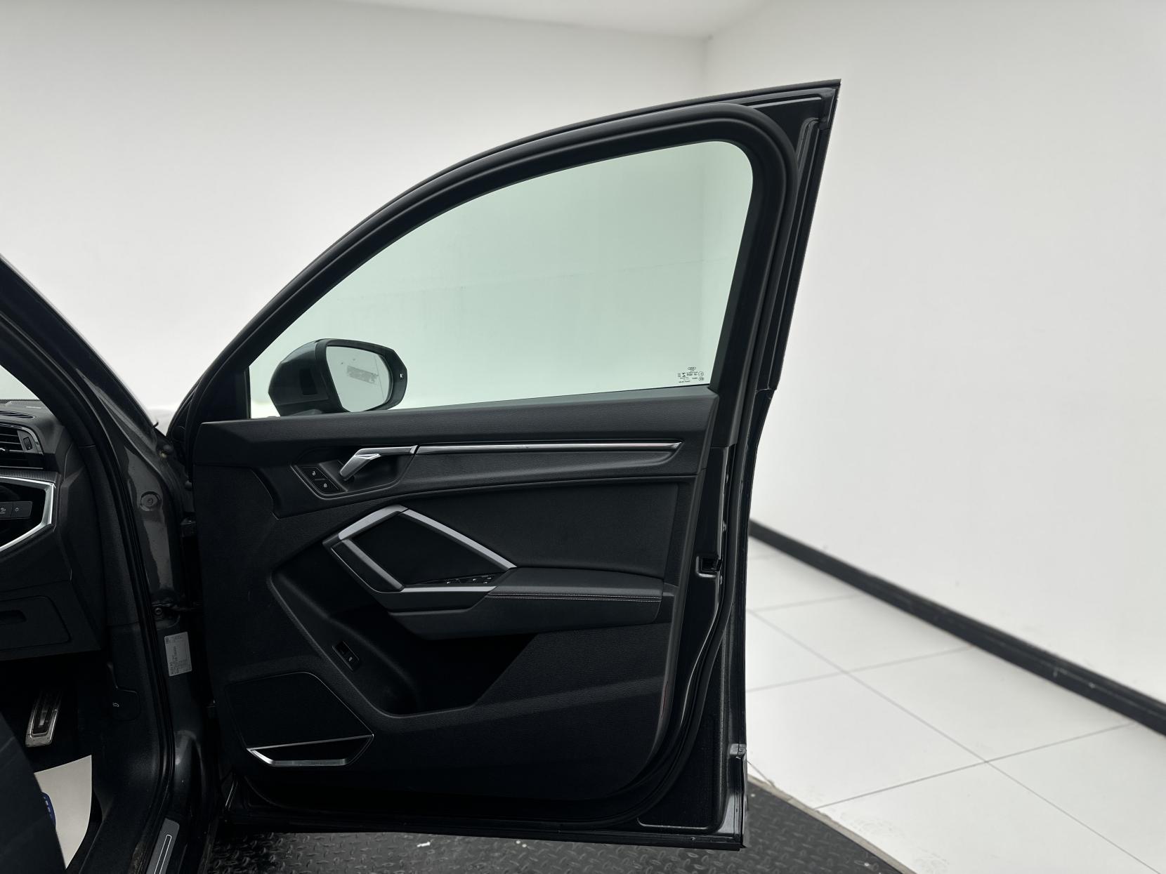 Audi Q3 2.0 TFSI 40 S line SUV 5dr Petrol S Tronic quattro Euro 6 (s/s) (190 ps)