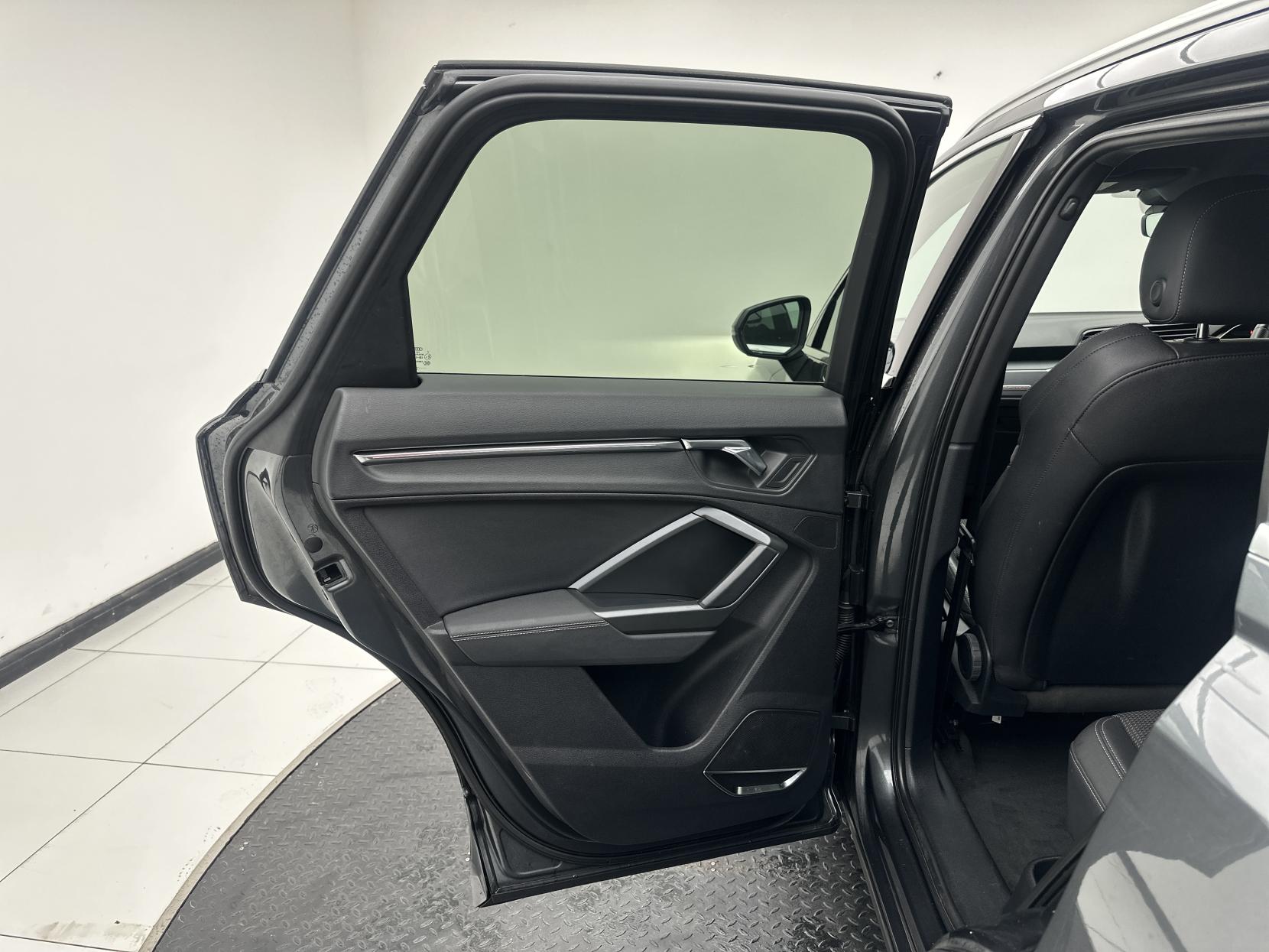 Audi Q3 2.0 TFSI 40 S line SUV 5dr Petrol S Tronic quattro Euro 6 (s/s) (190 ps)