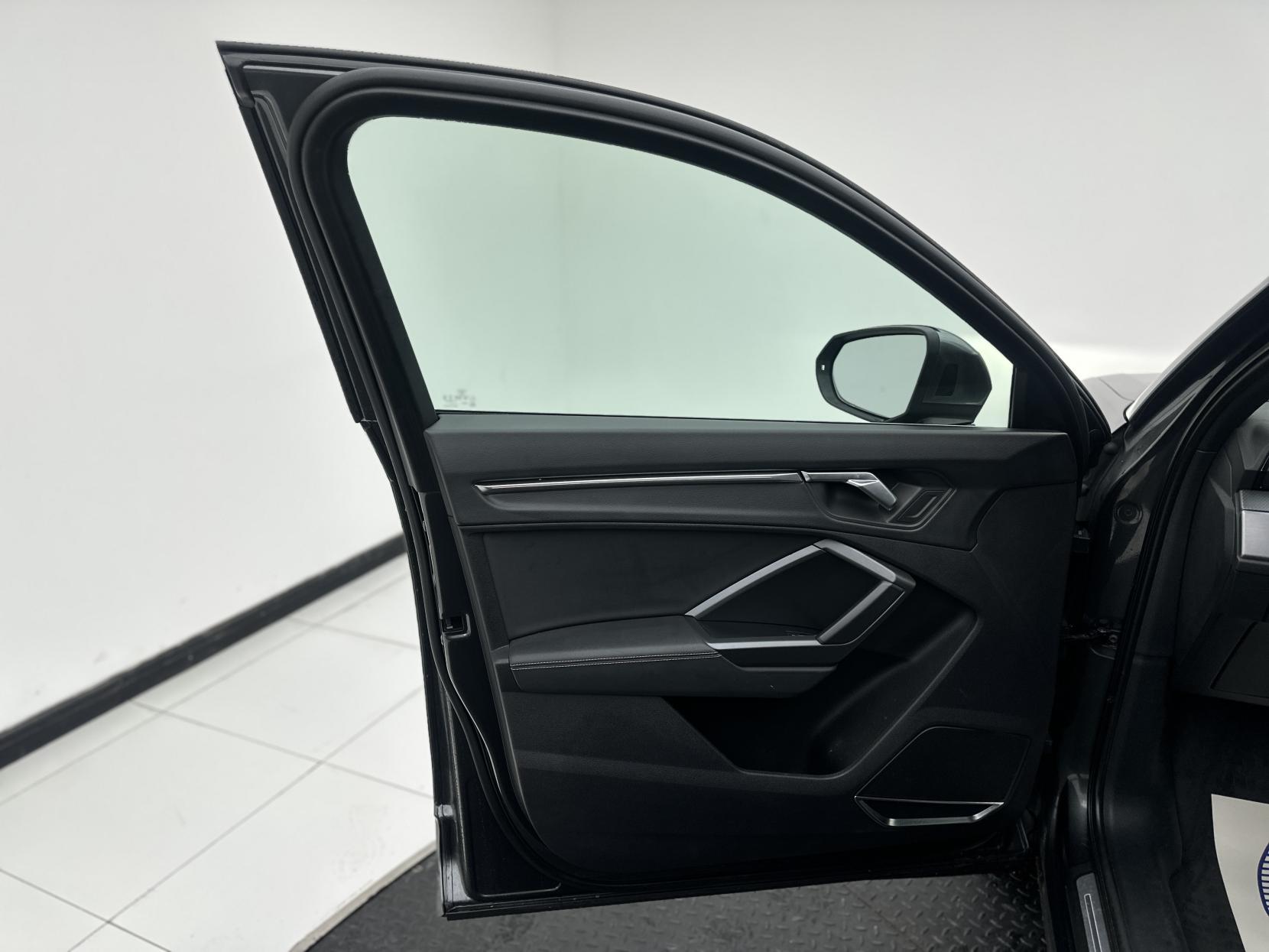 Audi Q3 2.0 TFSI 40 S line SUV 5dr Petrol S Tronic quattro Euro 6 (s/s) (190 ps)