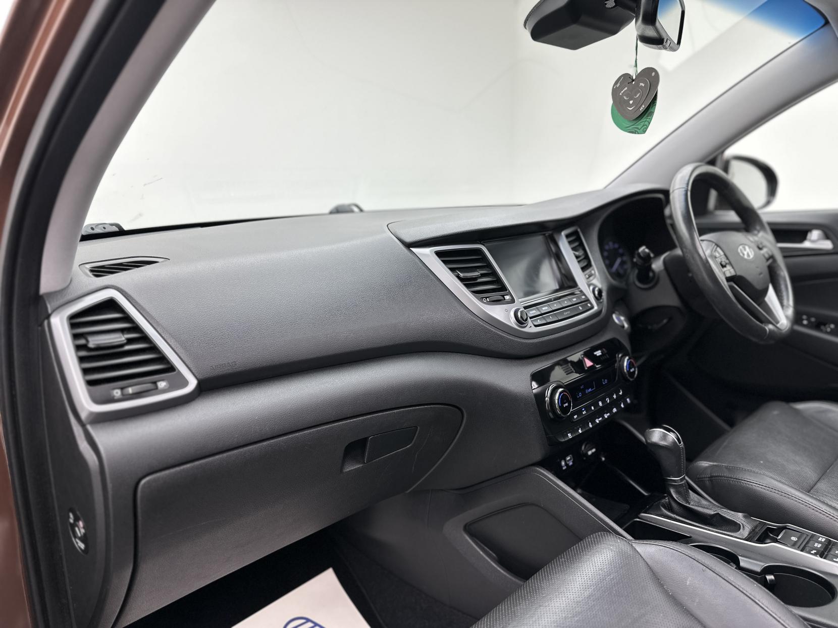 Hyundai TUCSON 2.0 CRDi Premium SE SUV 5dr Diesel Auto 4WD Euro 6 (185 ps)