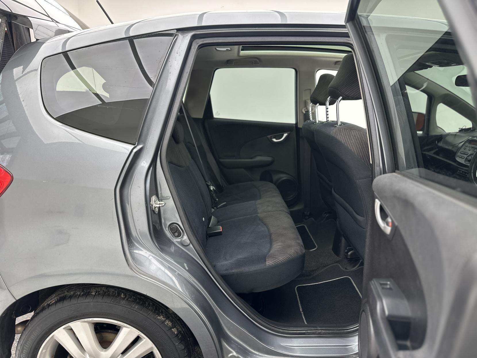 Honda Jazz 1.4 i-VTEC EX Hatchback 5dr Petrol CVT Euro 5 (99 ps)