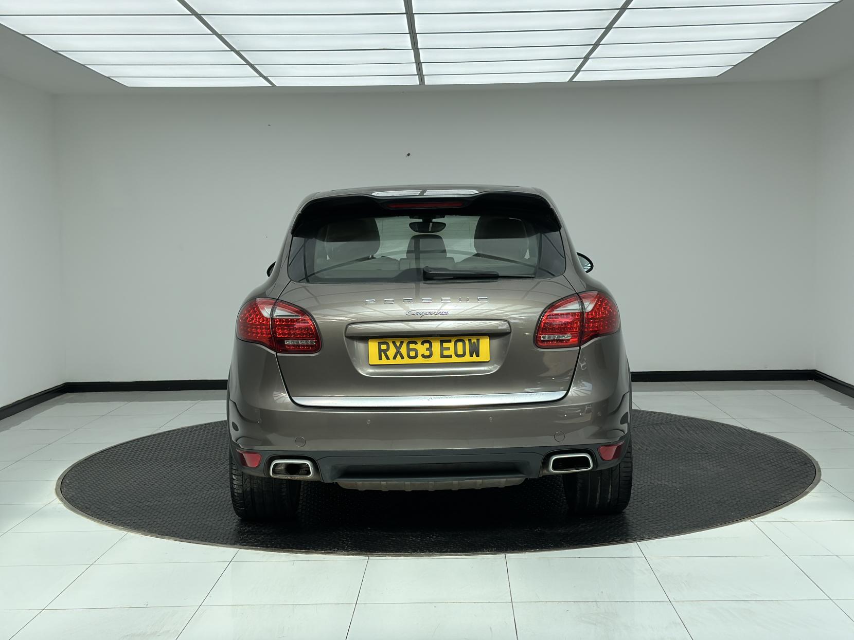 Porsche Cayenne 3.0 TD V6 SUV 5dr Diesel Tiptronic 4WD Euro 5 (s/s) (240 ps)