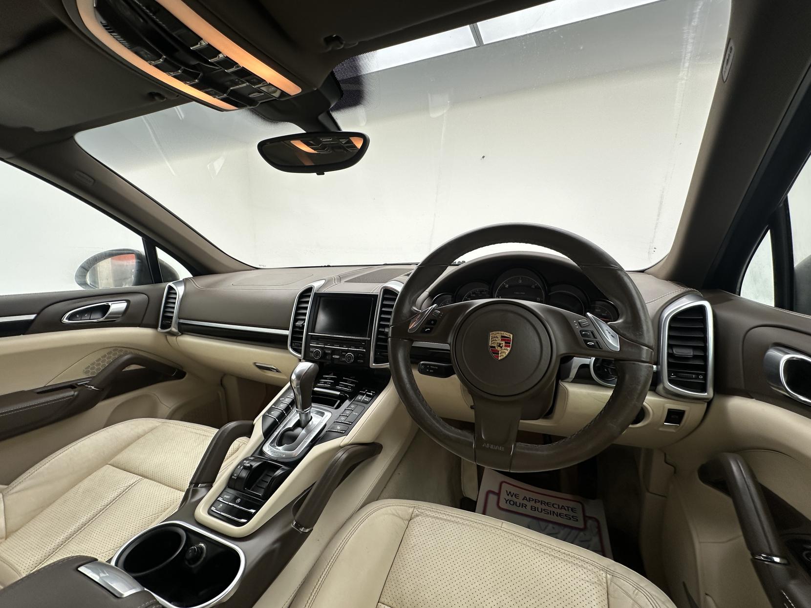 Porsche Cayenne 3.0 TD V6 SUV 5dr Diesel Tiptronic 4WD Euro 5 (s/s) (240 ps)