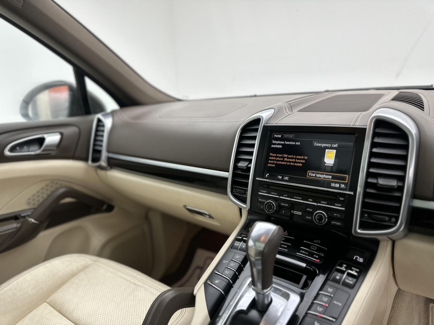 Porsche Cayenne 3.0 TD V6 SUV 5dr Diesel Tiptronic 4WD Euro 5 (s/s) (240 ps)