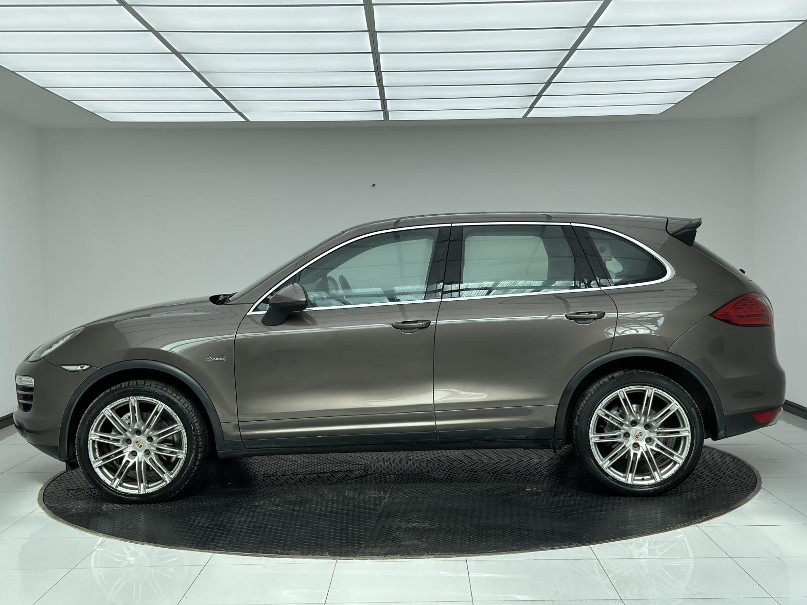 Porsche Cayenne 3.0 TD V6 SUV 5dr Diesel Tiptronic 4WD Euro 5 (s/s) (240 ps)