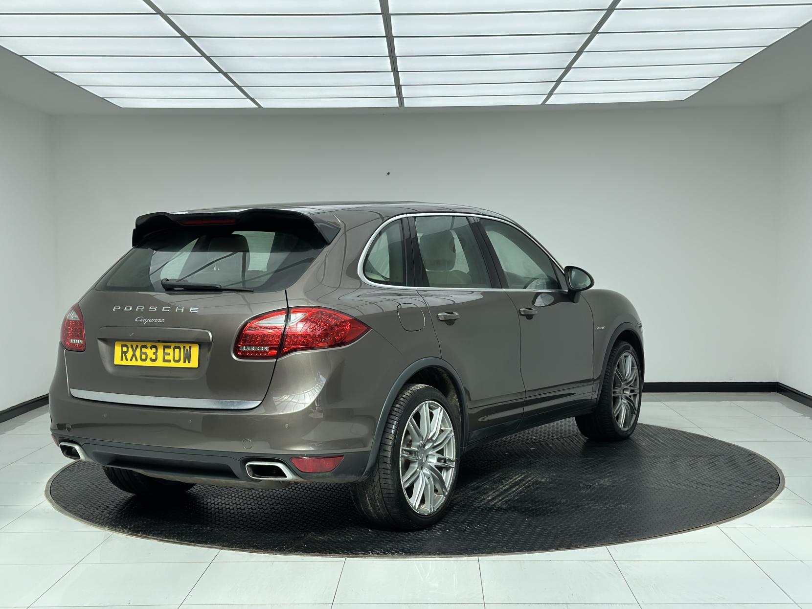 Porsche Cayenne 3.0 TD V6 SUV 5dr Diesel Tiptronic 4WD Euro 5 (s/s) (240 ps)