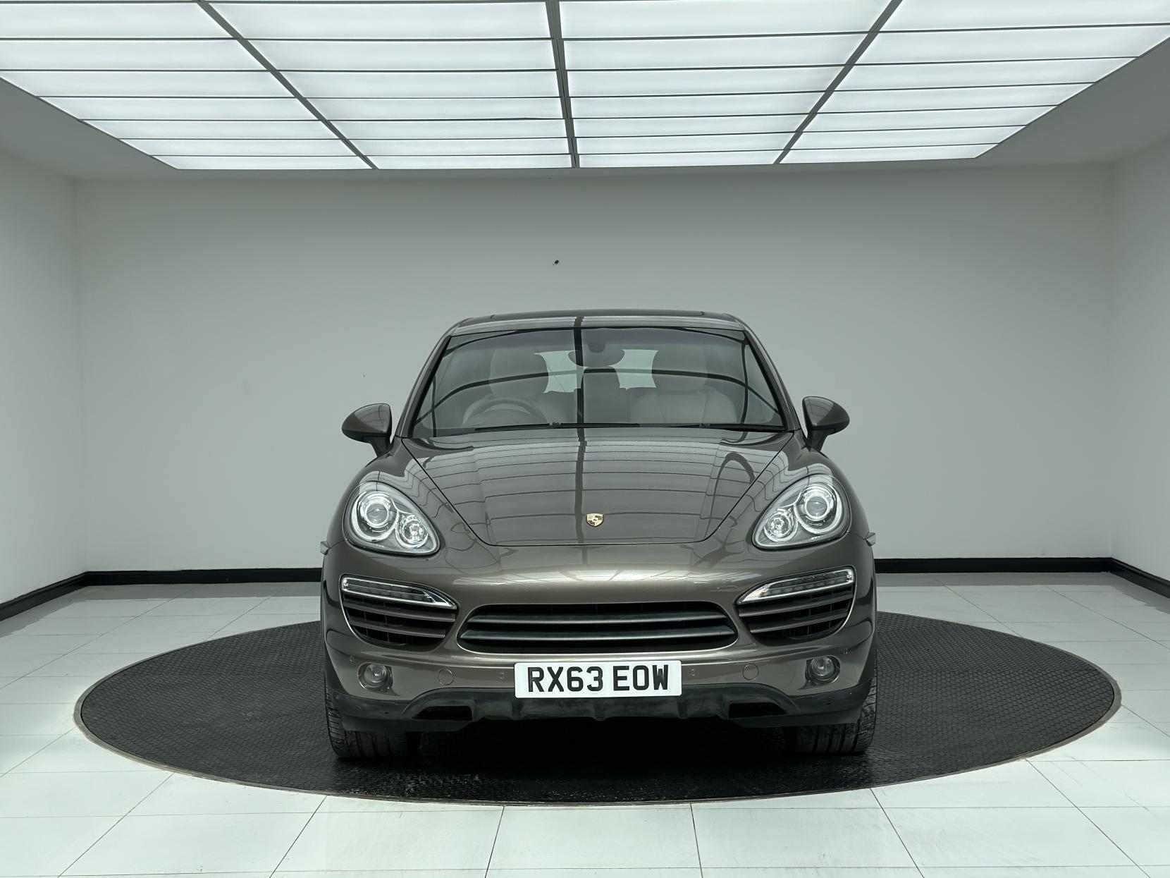 Porsche Cayenne 3.0 TD V6 SUV 5dr Diesel Tiptronic 4WD Euro 5 (s/s) (240 ps)