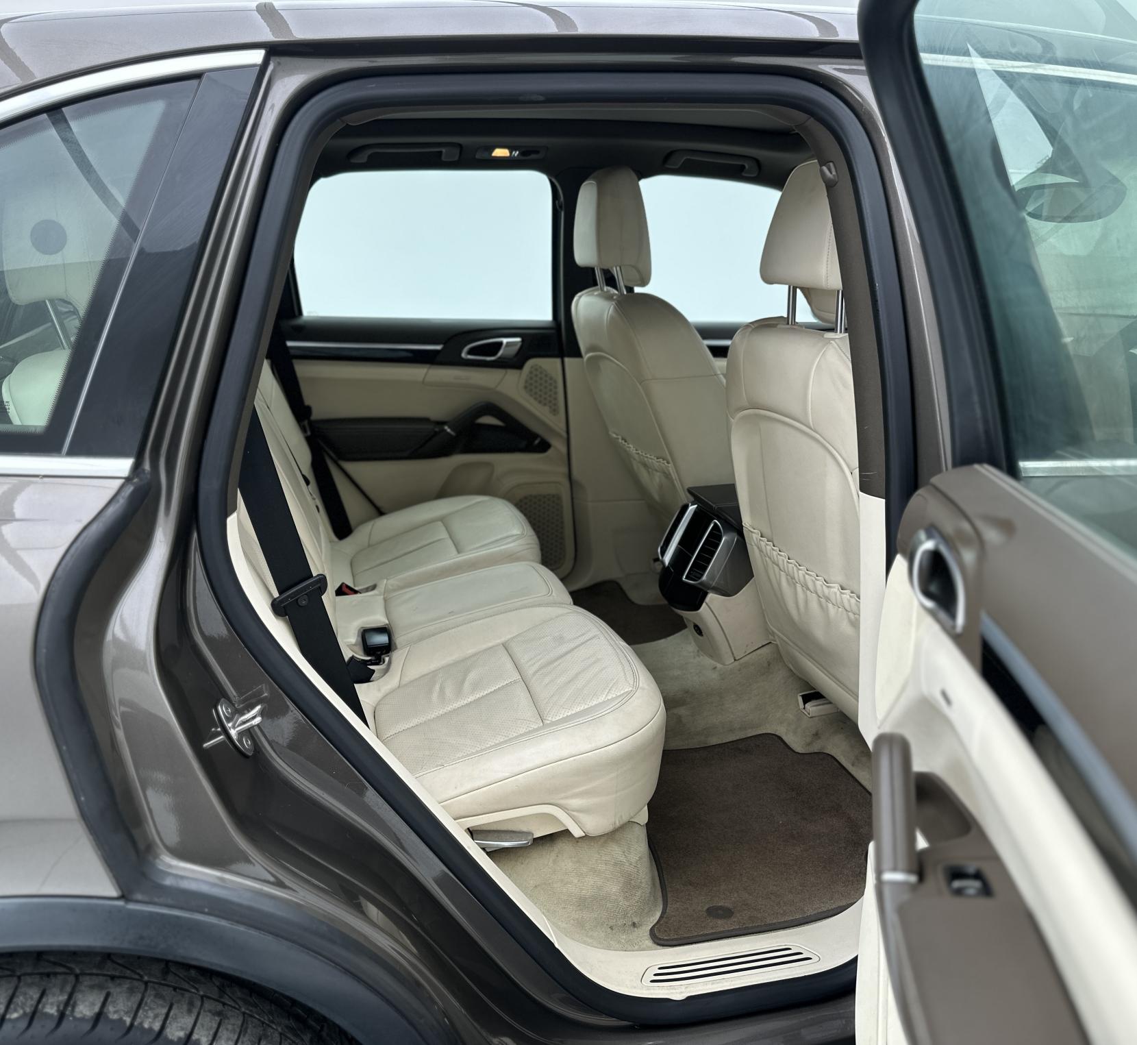 Porsche Cayenne 3.0 TD V6 SUV 5dr Diesel Tiptronic 4WD Euro 5 (s/s) (240 ps)