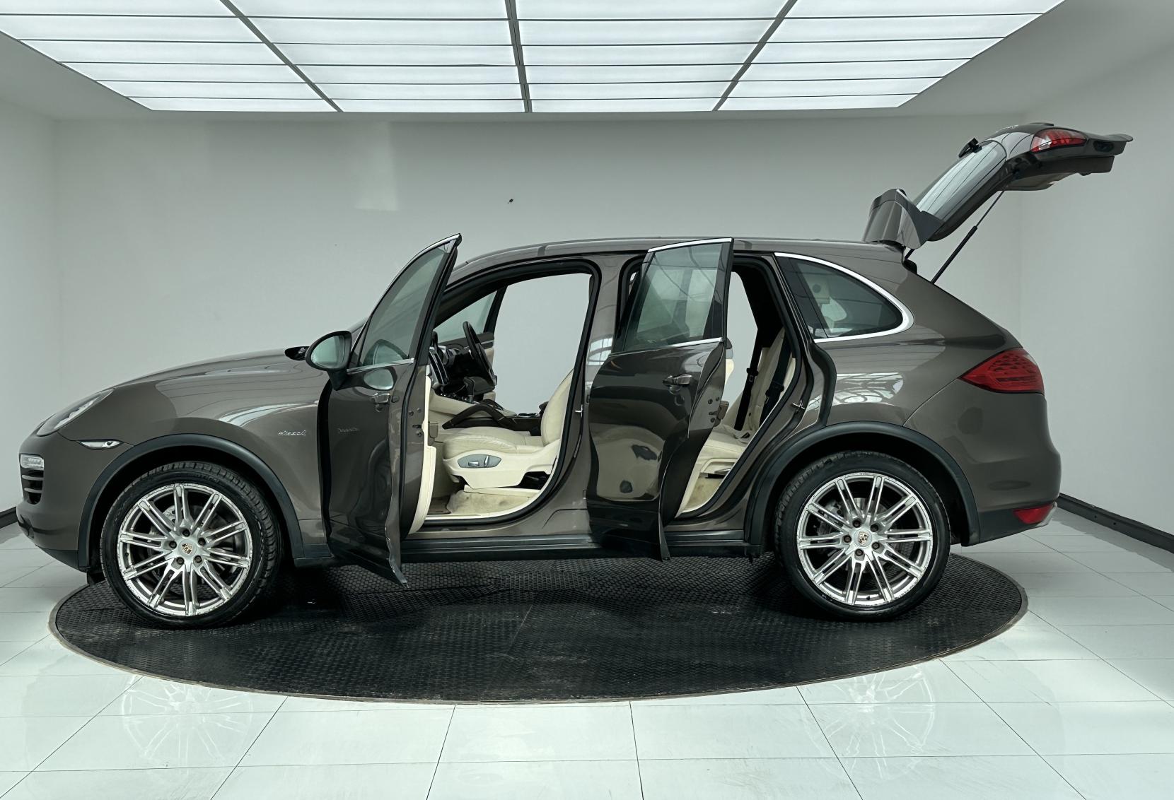 Porsche Cayenne 3.0 TD V6 SUV 5dr Diesel Tiptronic 4WD Euro 5 (s/s) (240 ps)