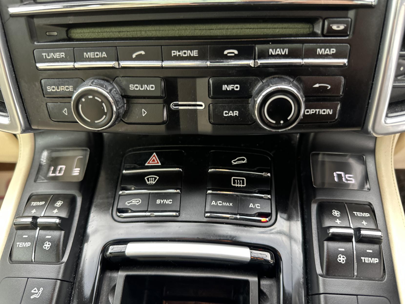 Porsche Cayenne 3.0 TD V6 SUV 5dr Diesel Tiptronic 4WD Euro 5 (s/s) (240 ps)